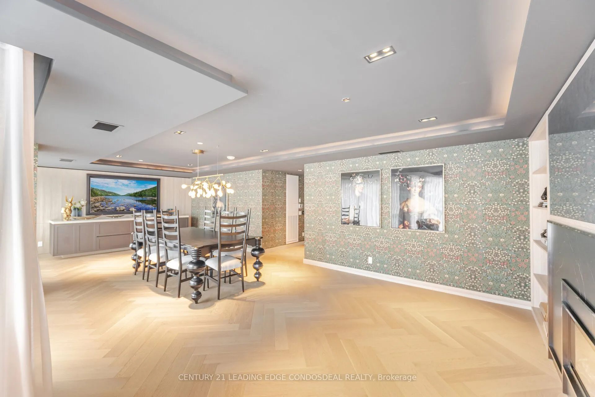405 Dundas Street W, #234