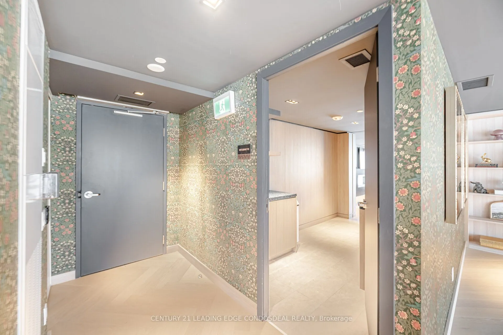 405 Dundas Street W, #234