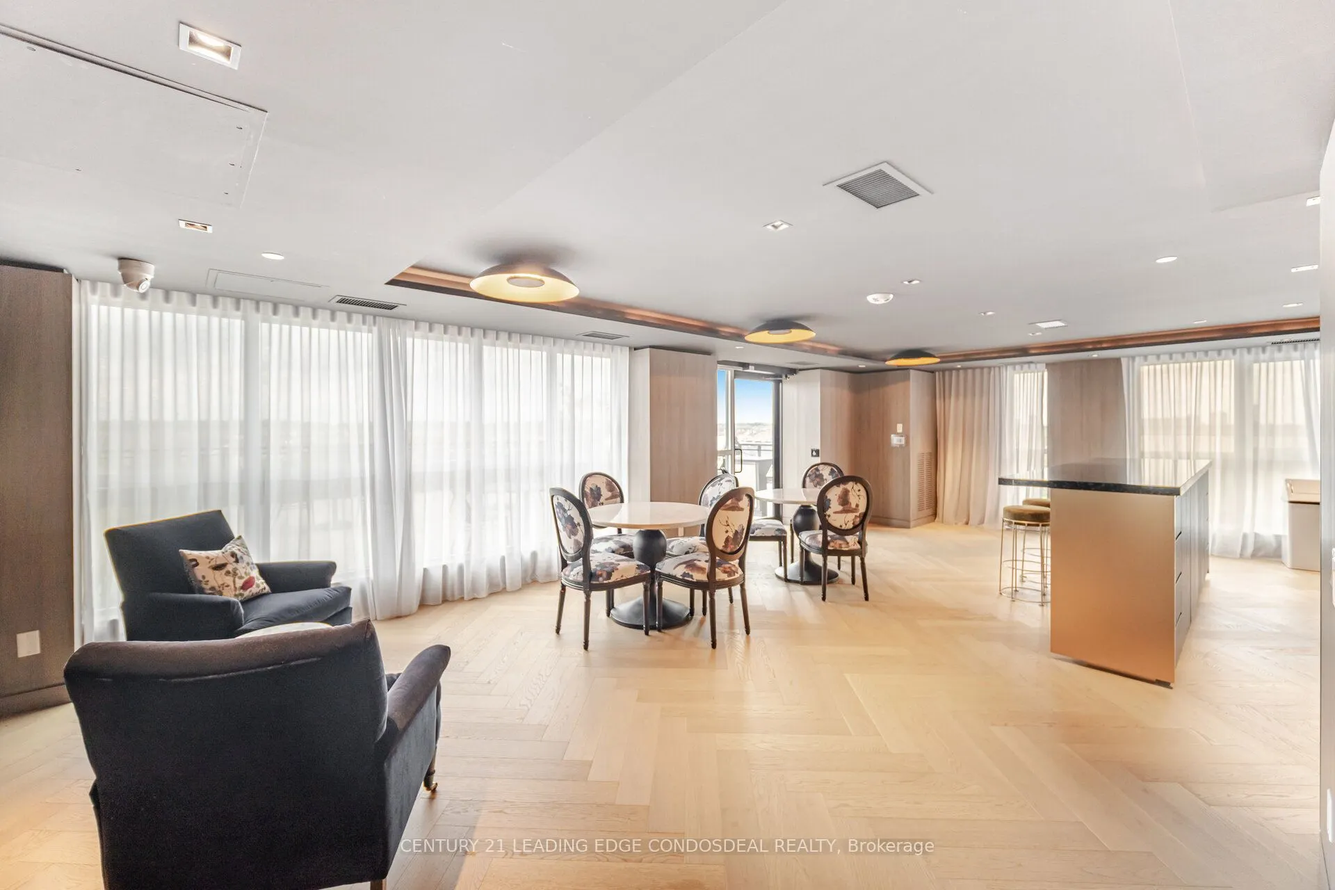 405 Dundas Street W, #234