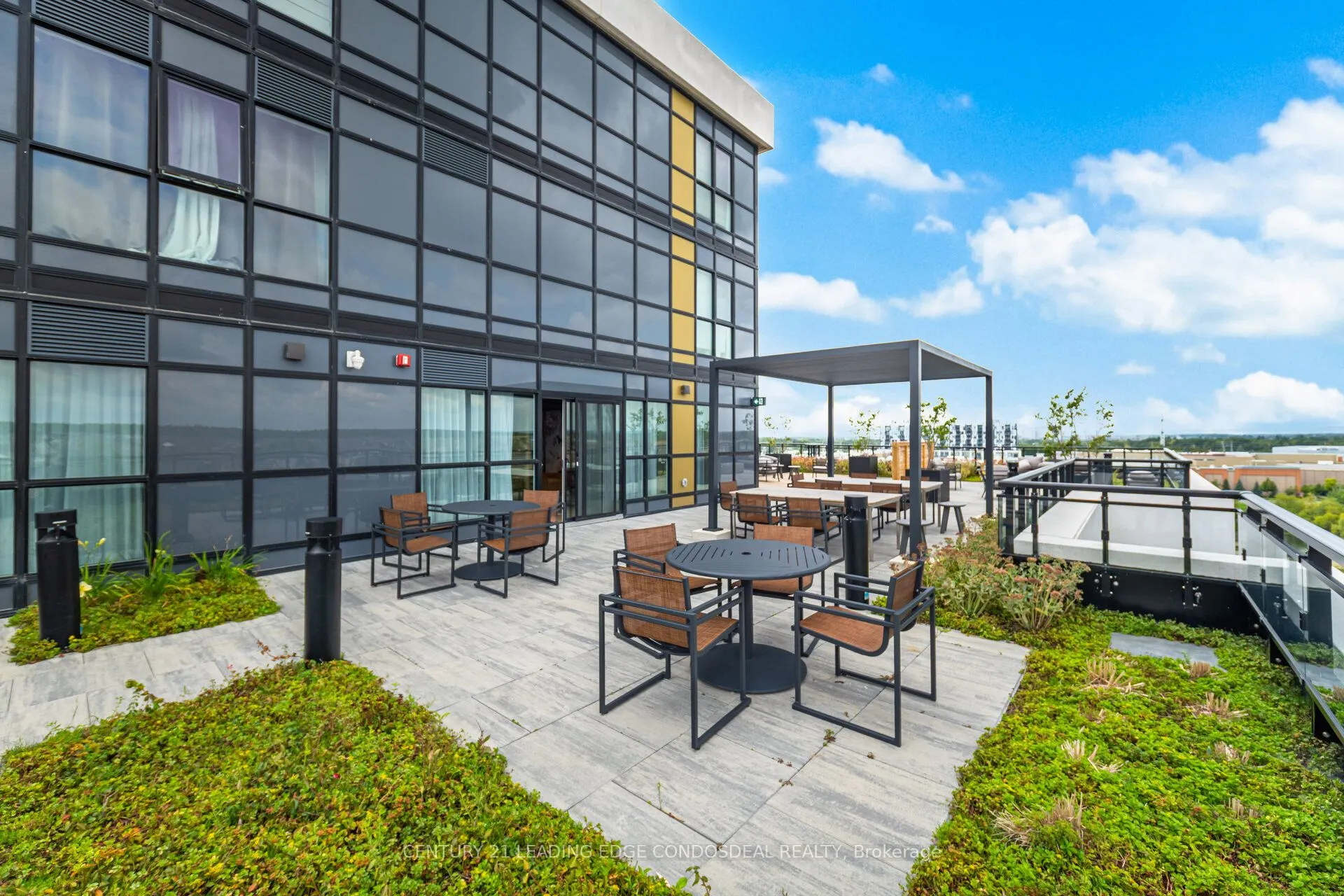 405 Dundas Street W, #234