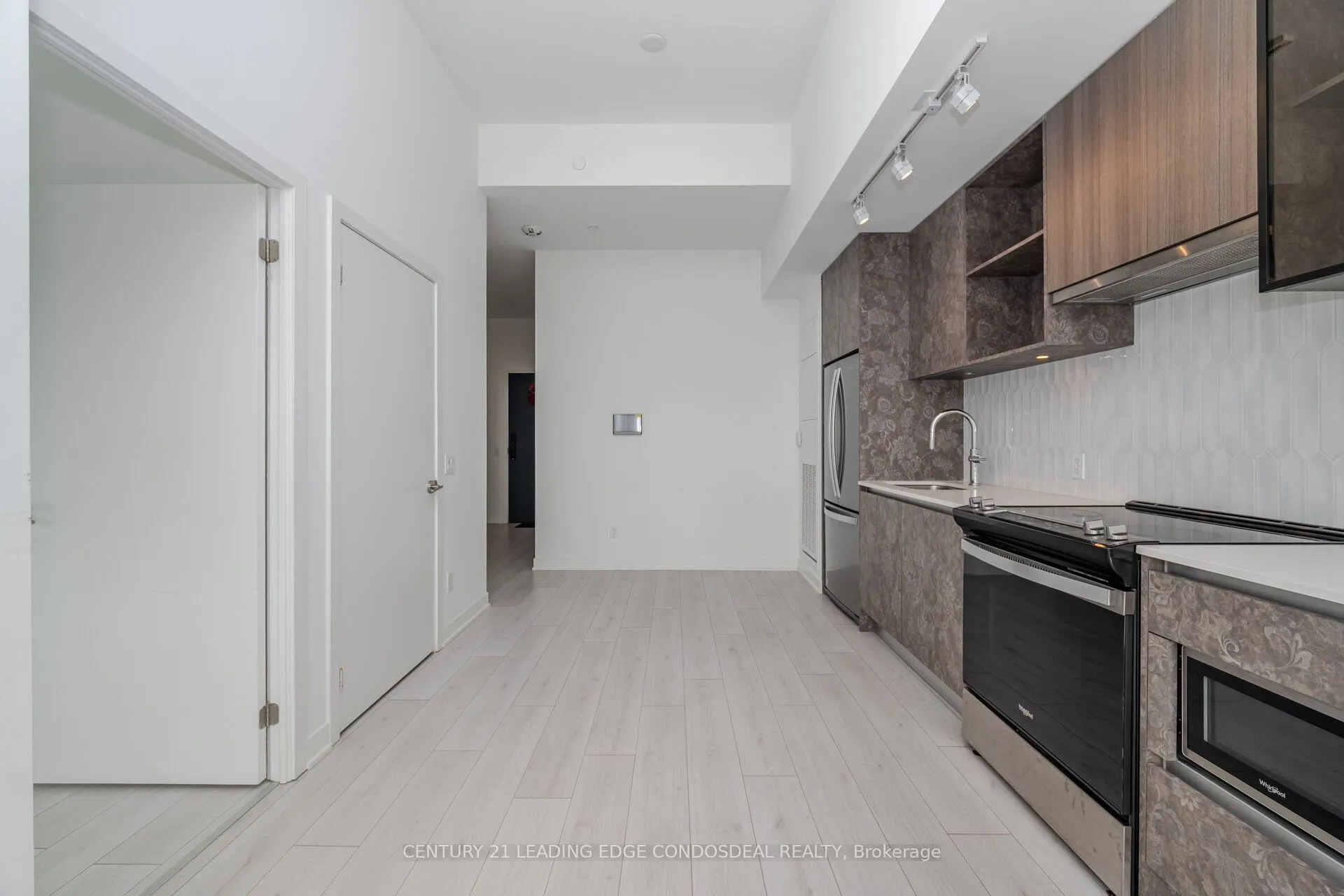 405 Dundas Street W, #234