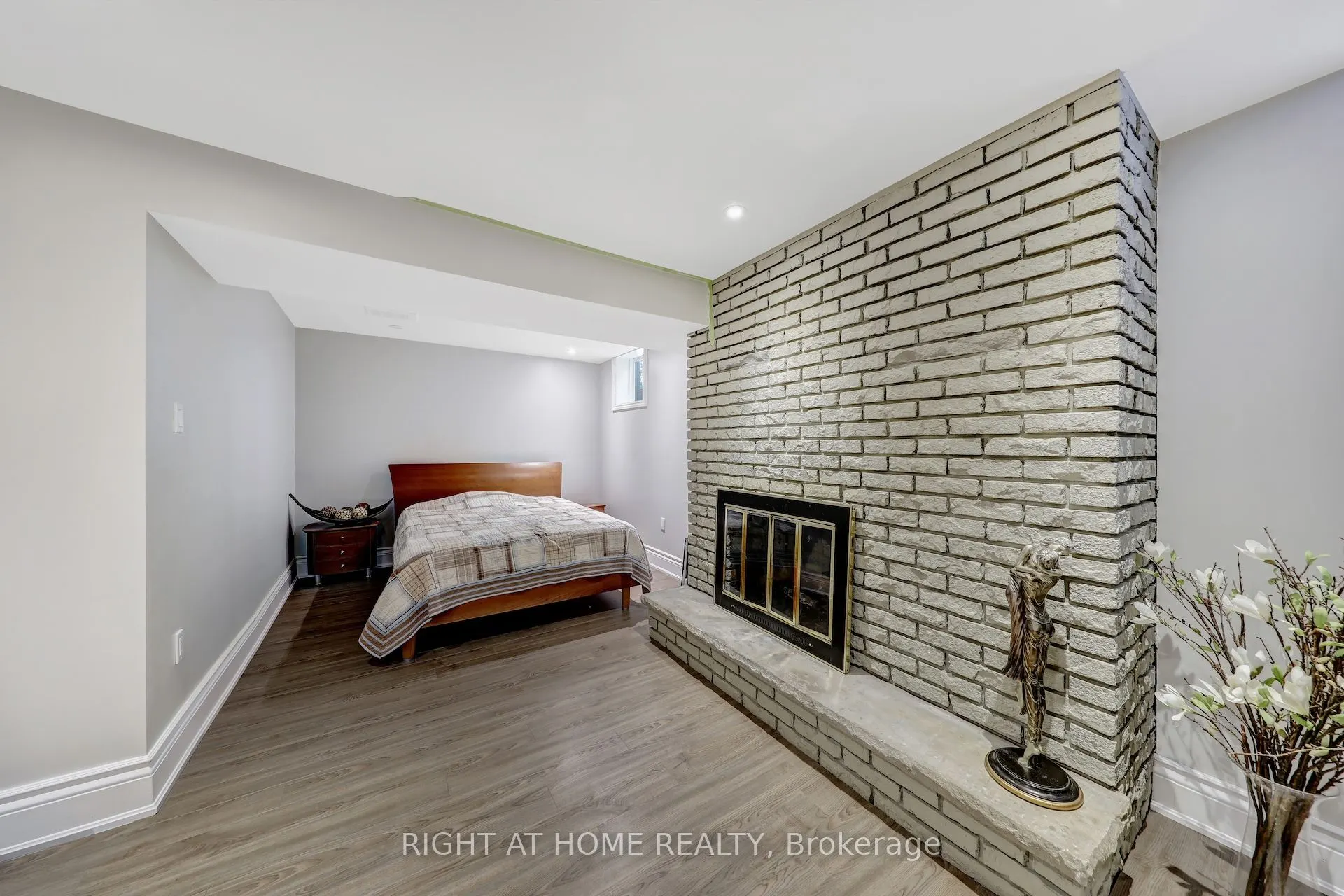 8 Hillavon Drive