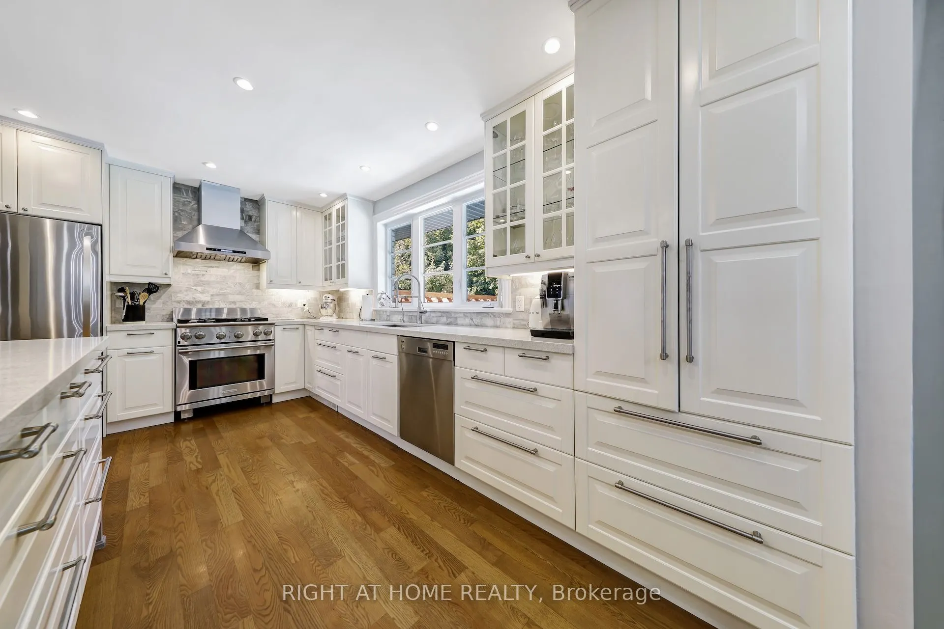 8 Hillavon Drive