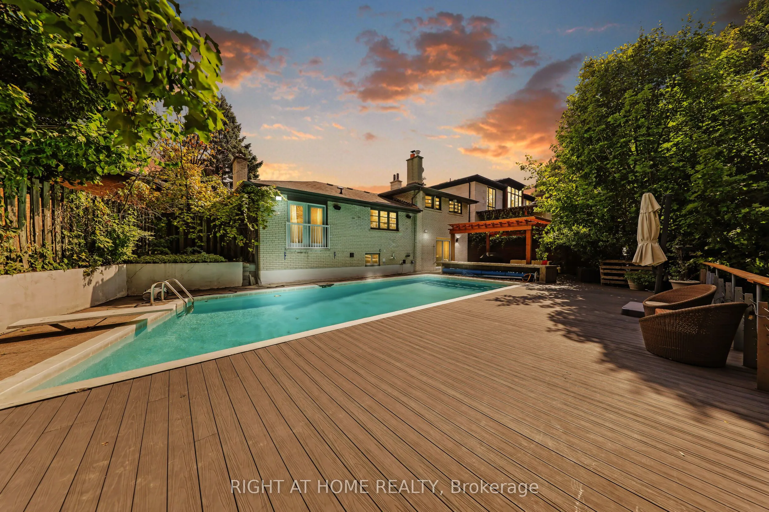 8 Hillavon Drive