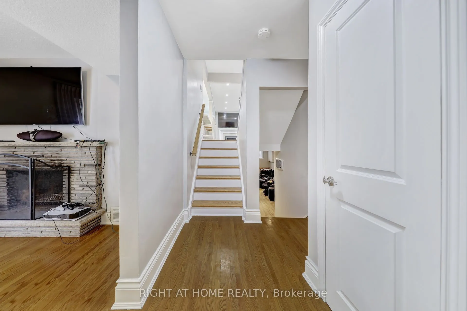 8 Hillavon Drive