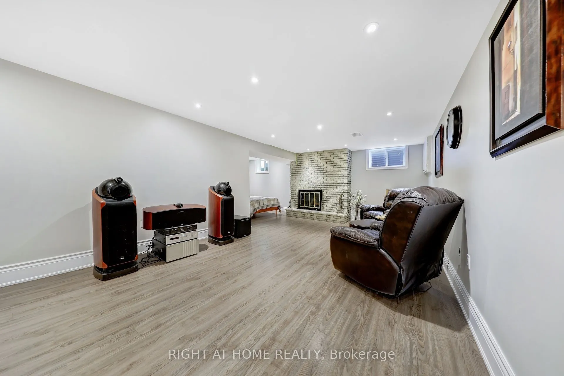 8 Hillavon Drive