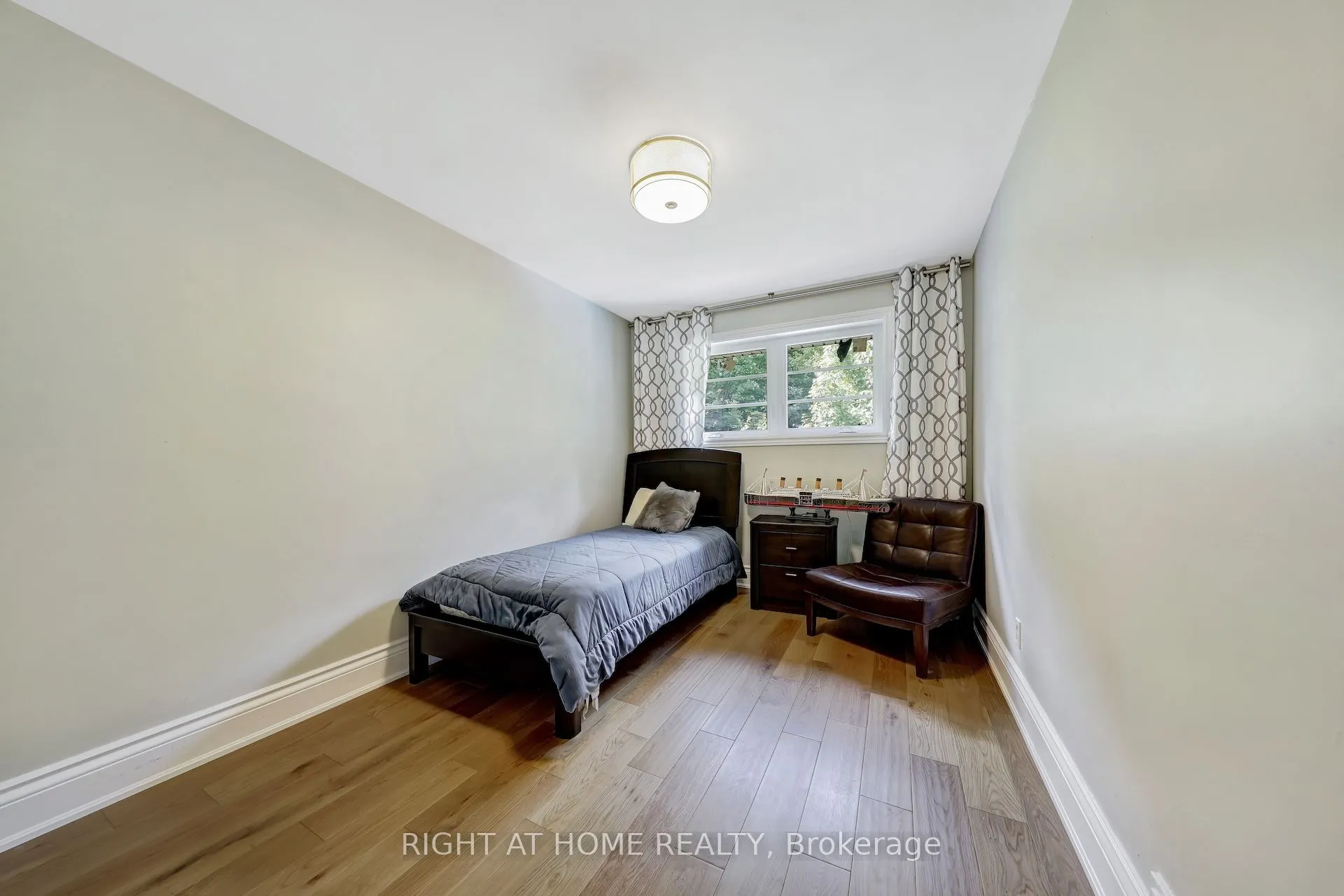 8 Hillavon Drive