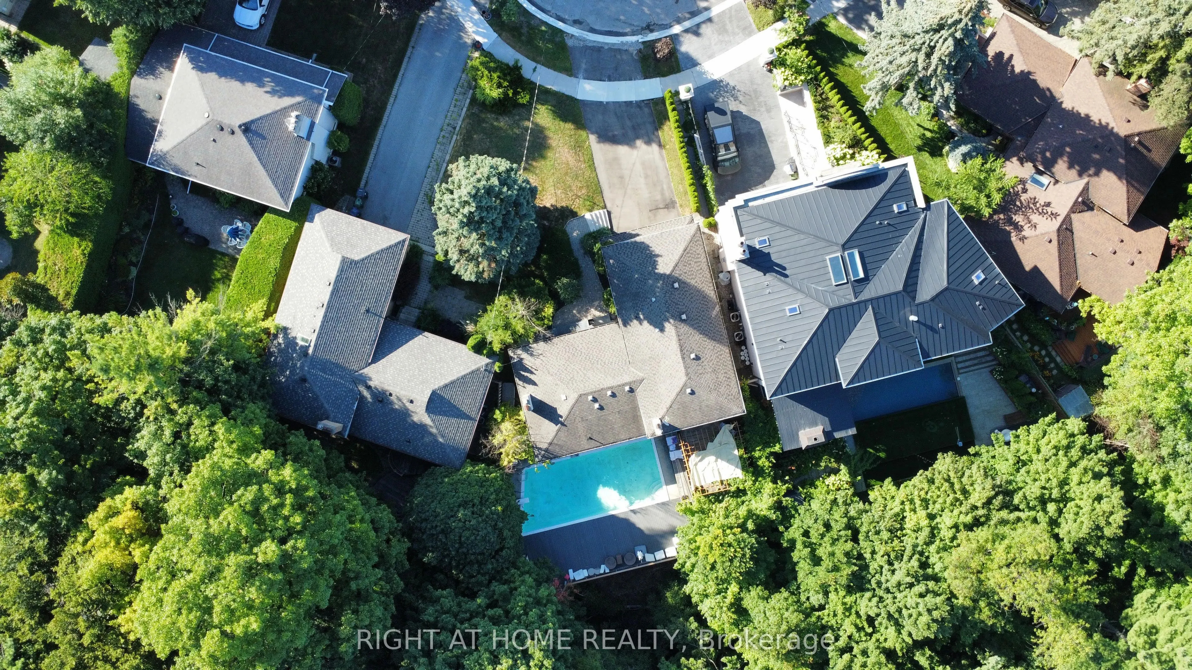 8 Hillavon Drive
