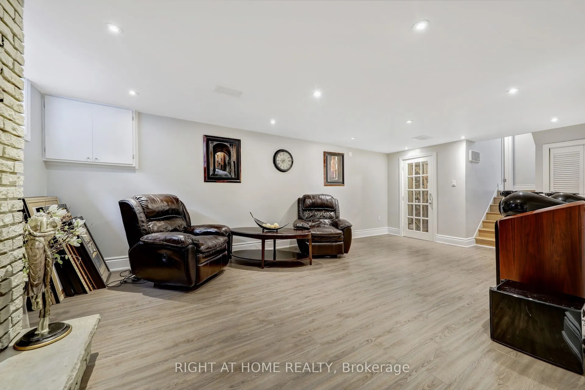 8 Hillavon Drive