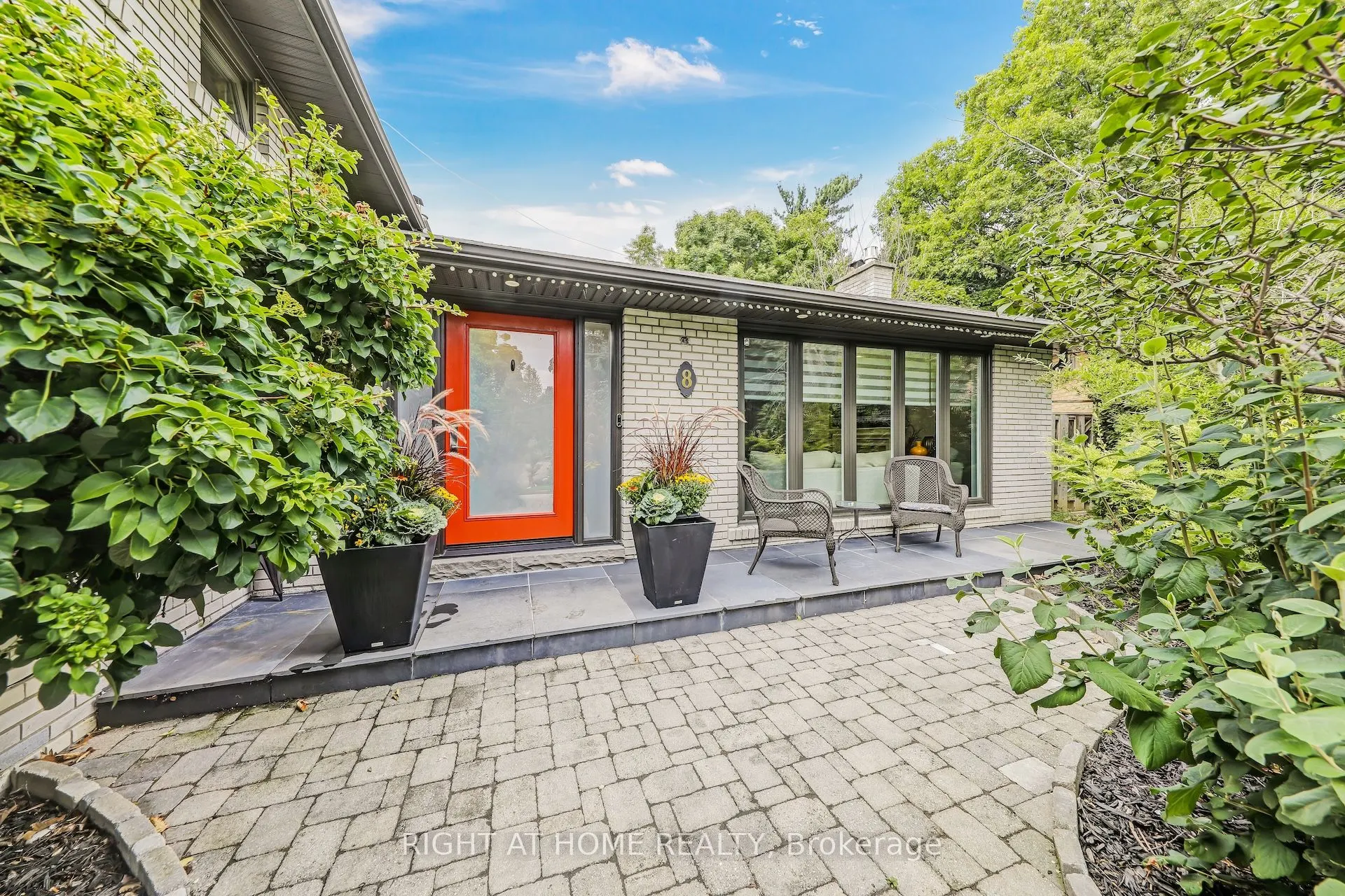 8 Hillavon Drive