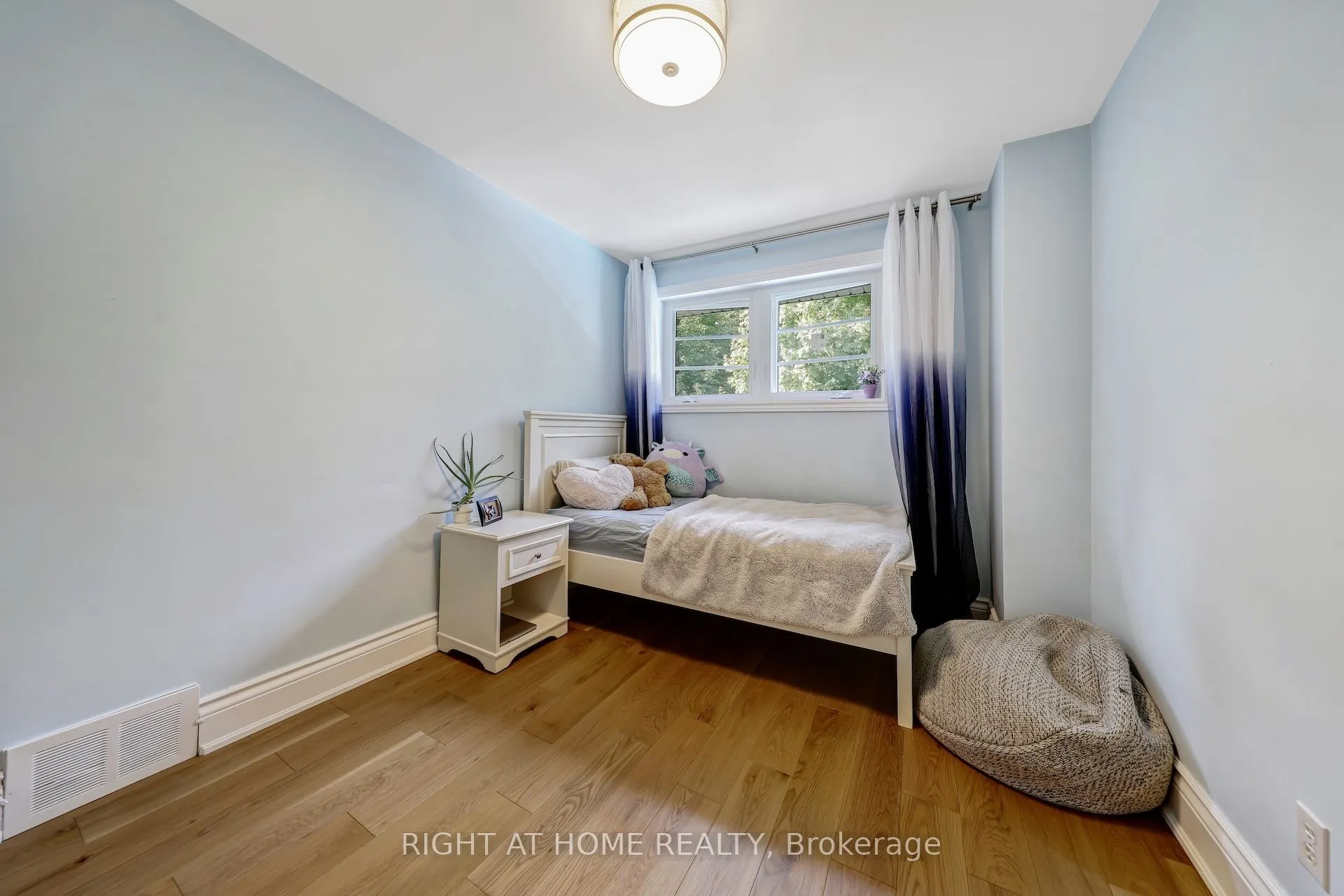 8 Hillavon Drive