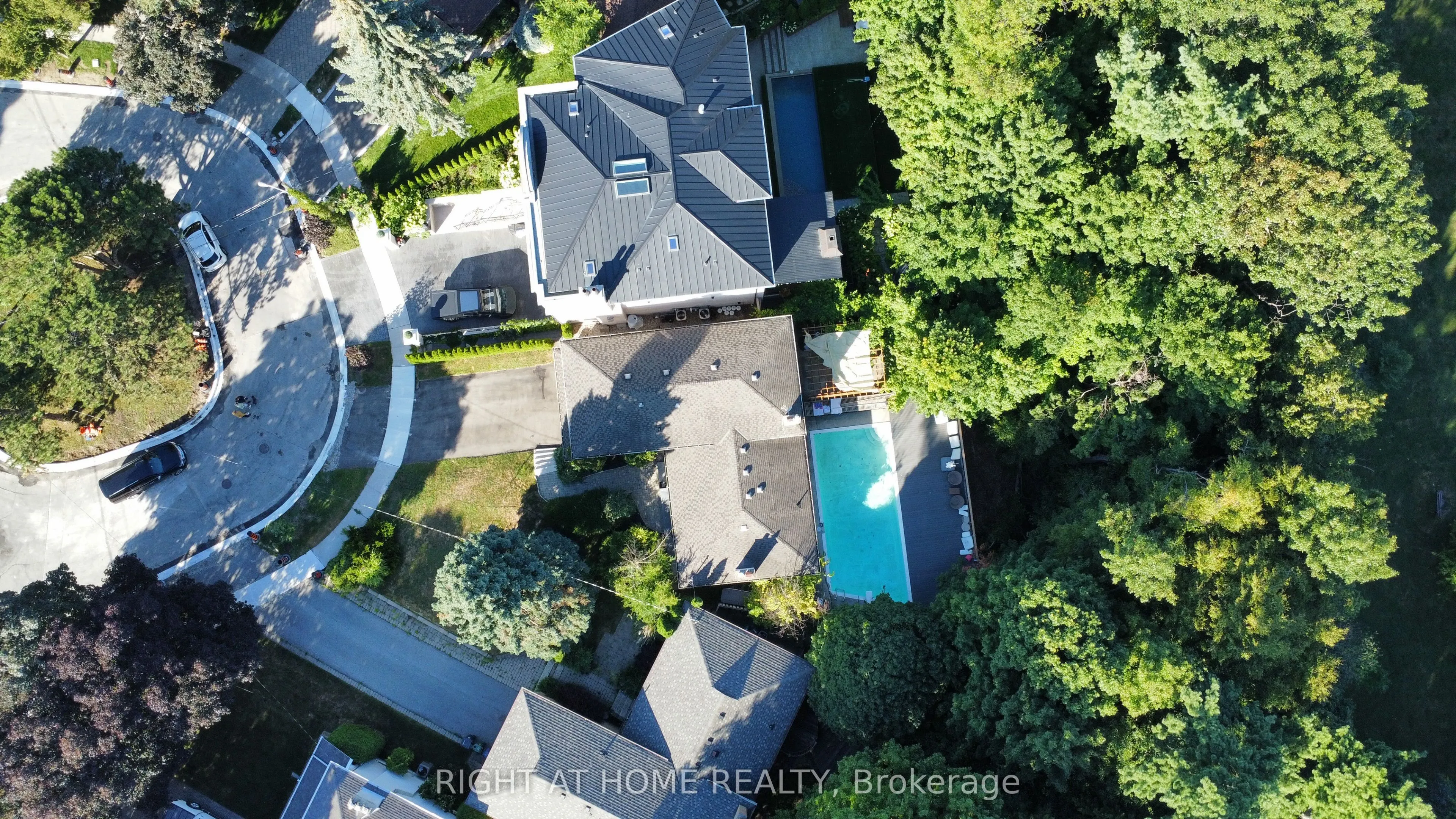 8 Hillavon Drive