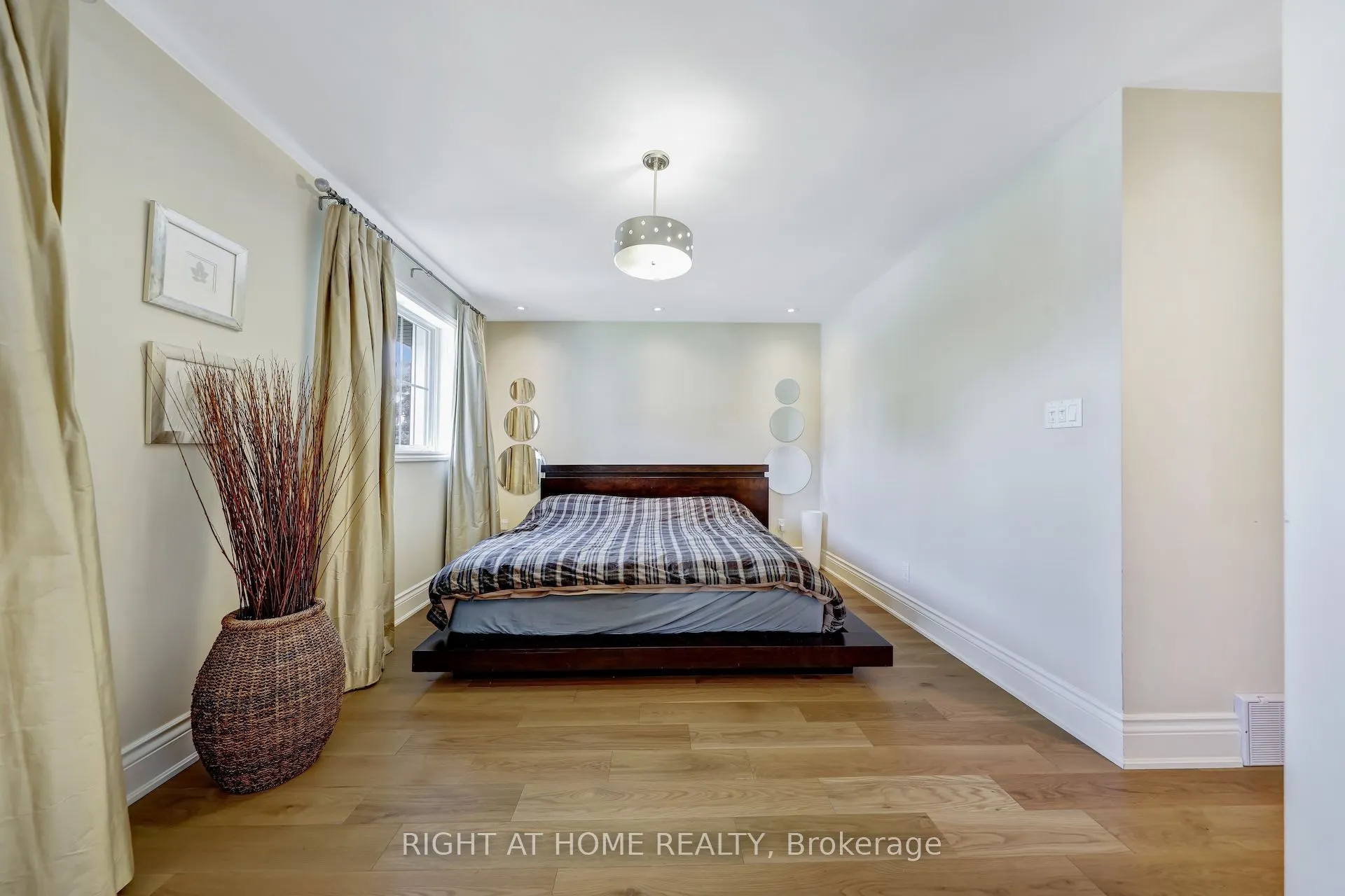 8 Hillavon Drive