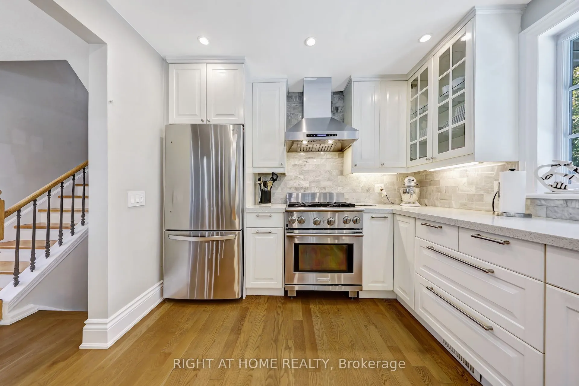 8 Hillavon Drive