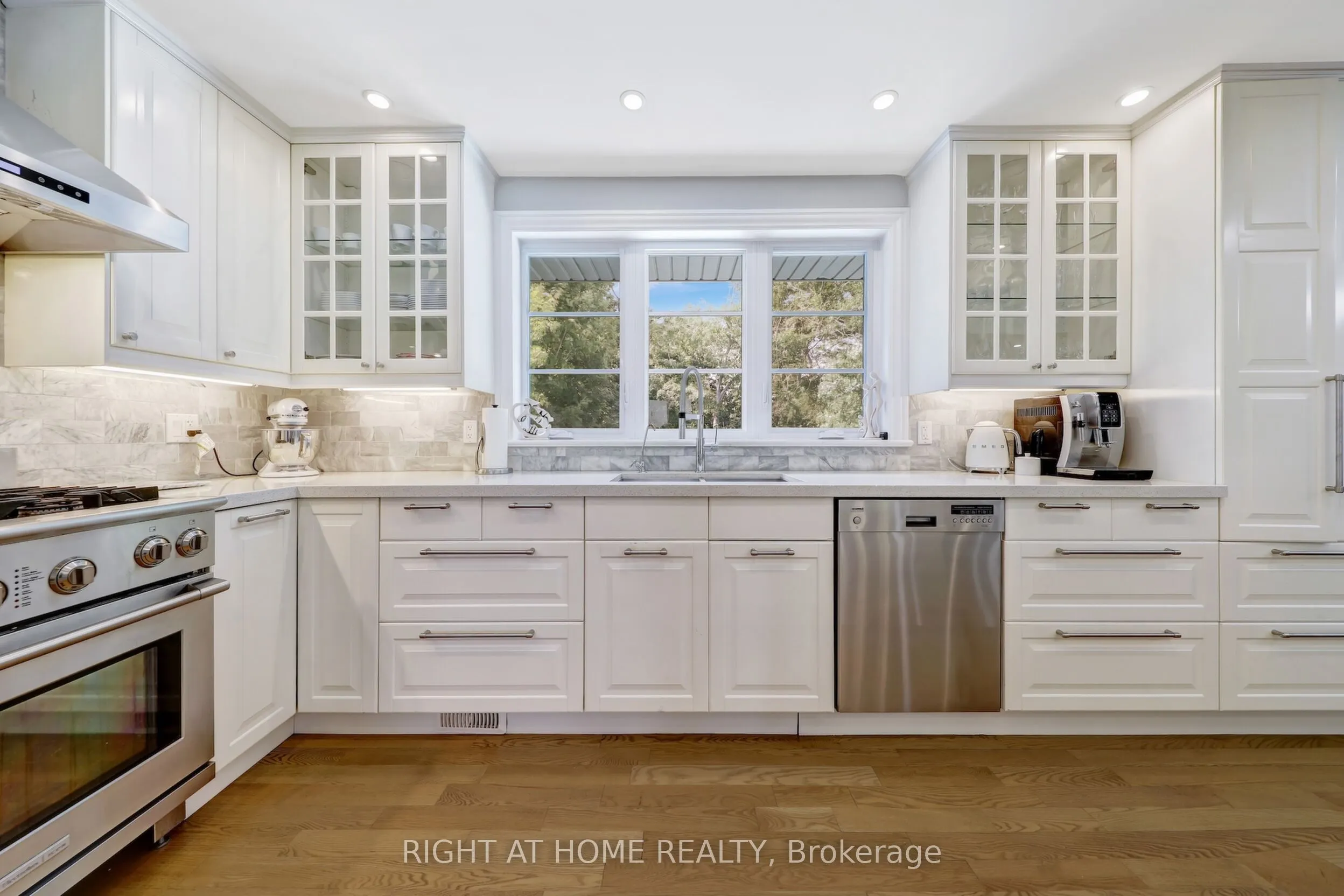 8 Hillavon Drive