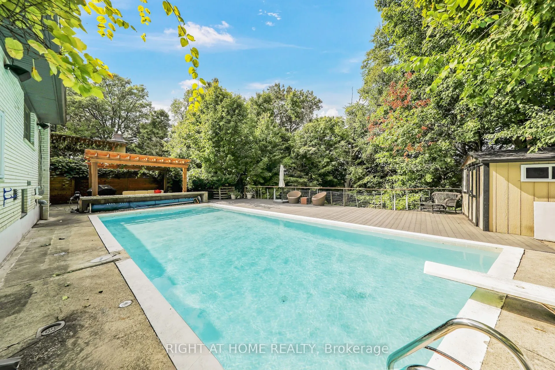 8 Hillavon Drive