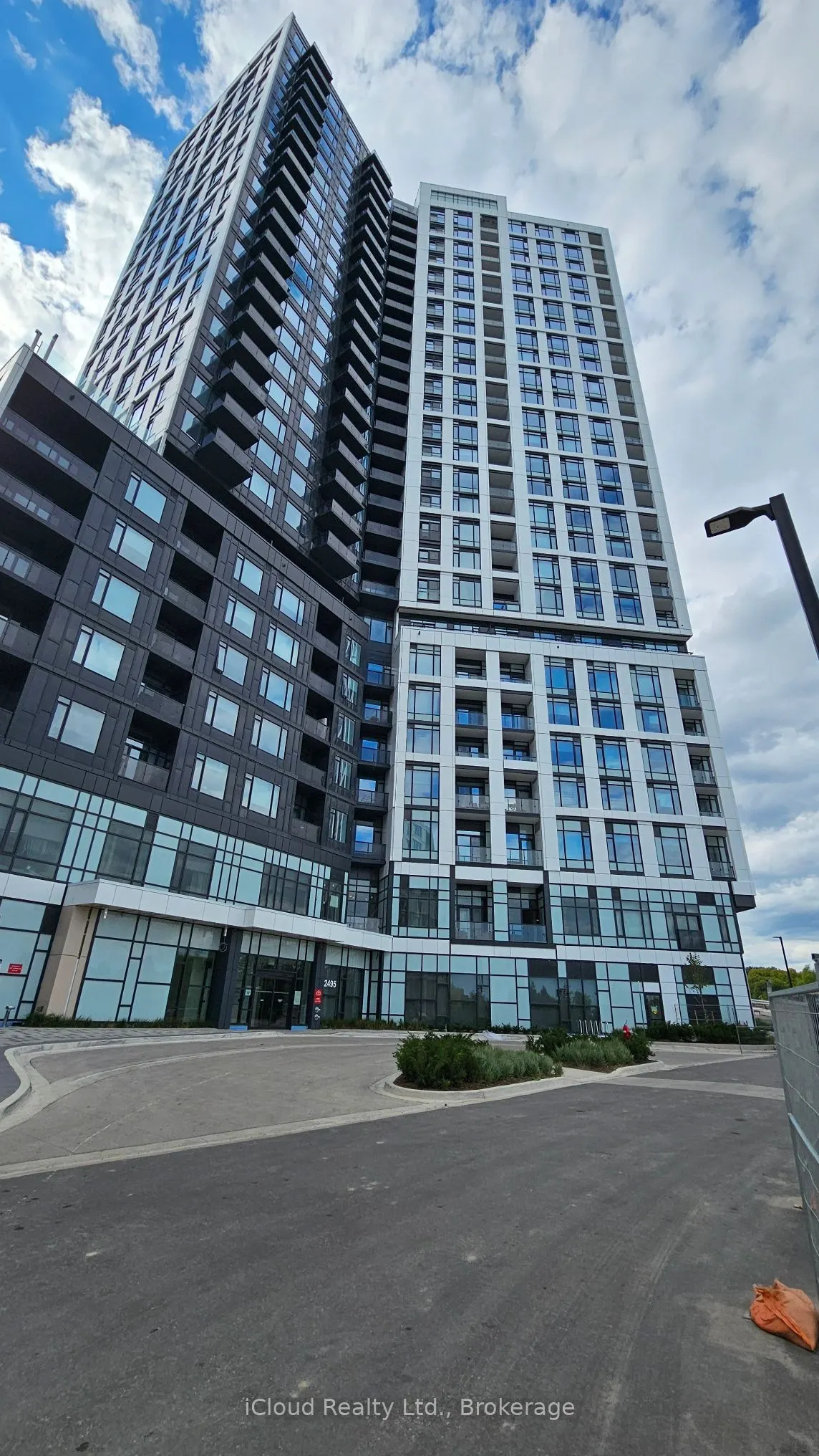 2495 Eglinton Avenue W, #2002