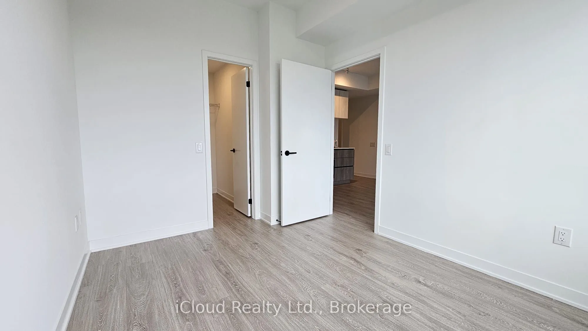 2495 Eglinton Avenue W, #2002