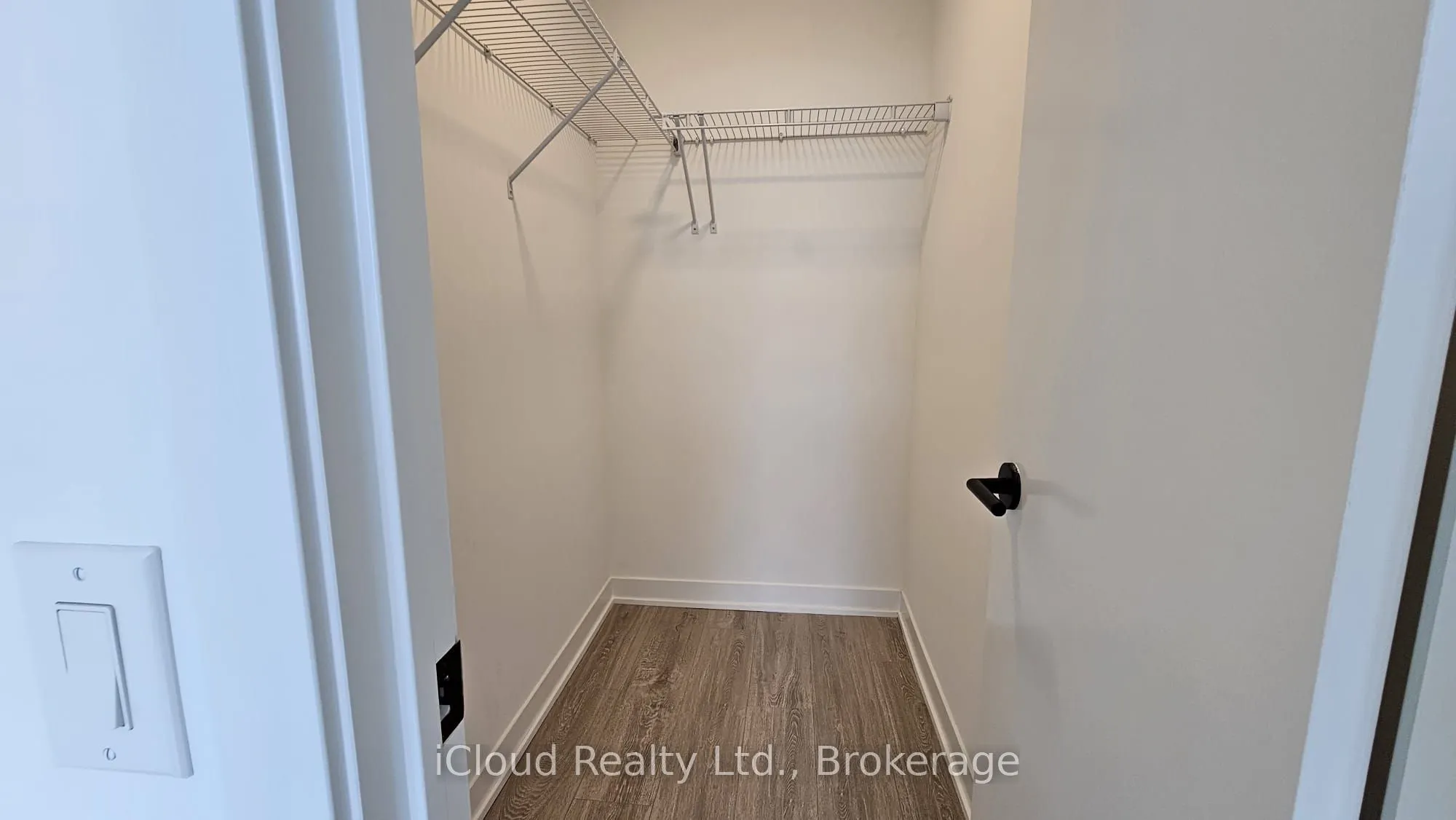 2495 Eglinton Avenue W, #2002