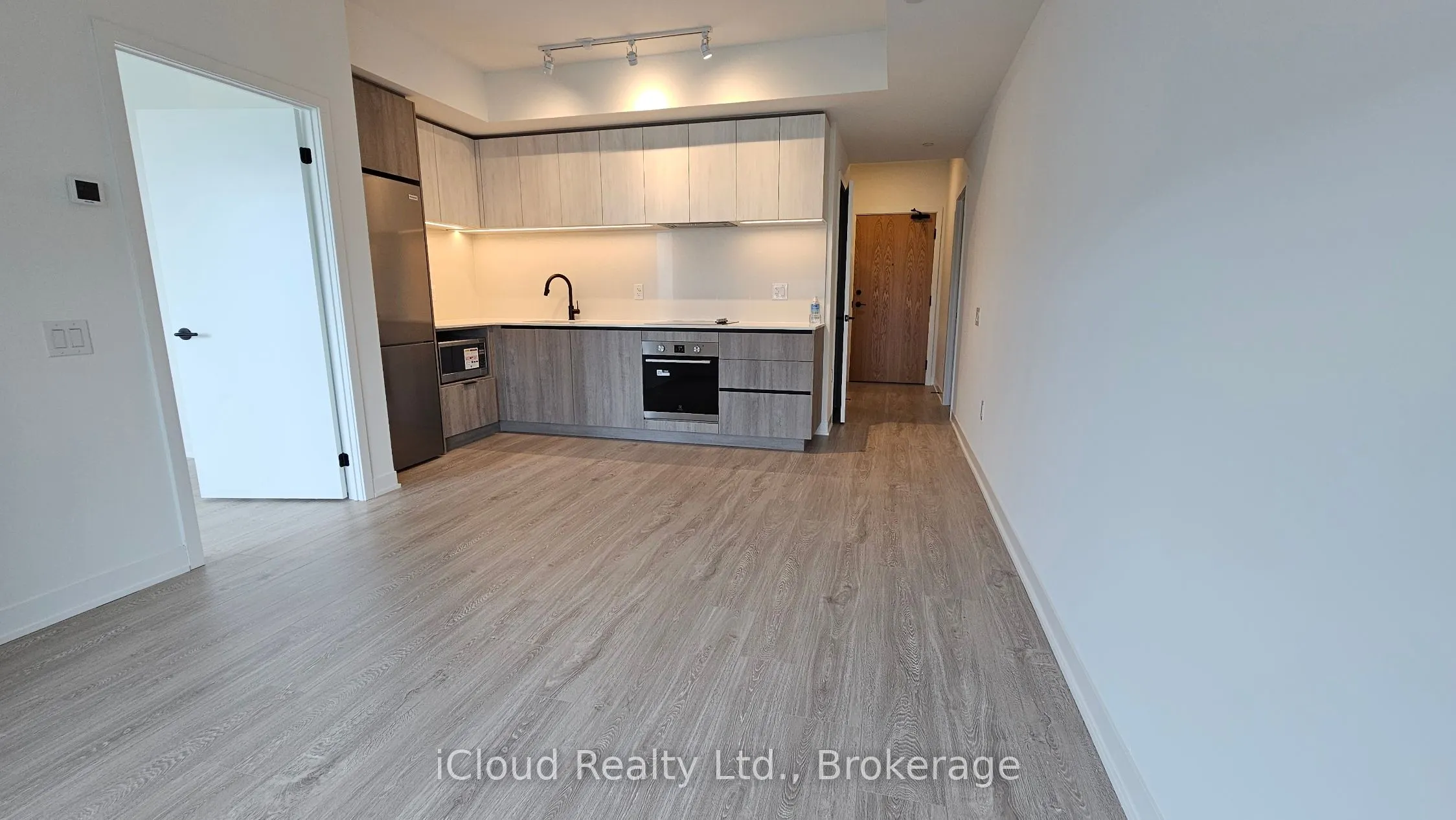 2495 Eglinton Avenue W, #2002