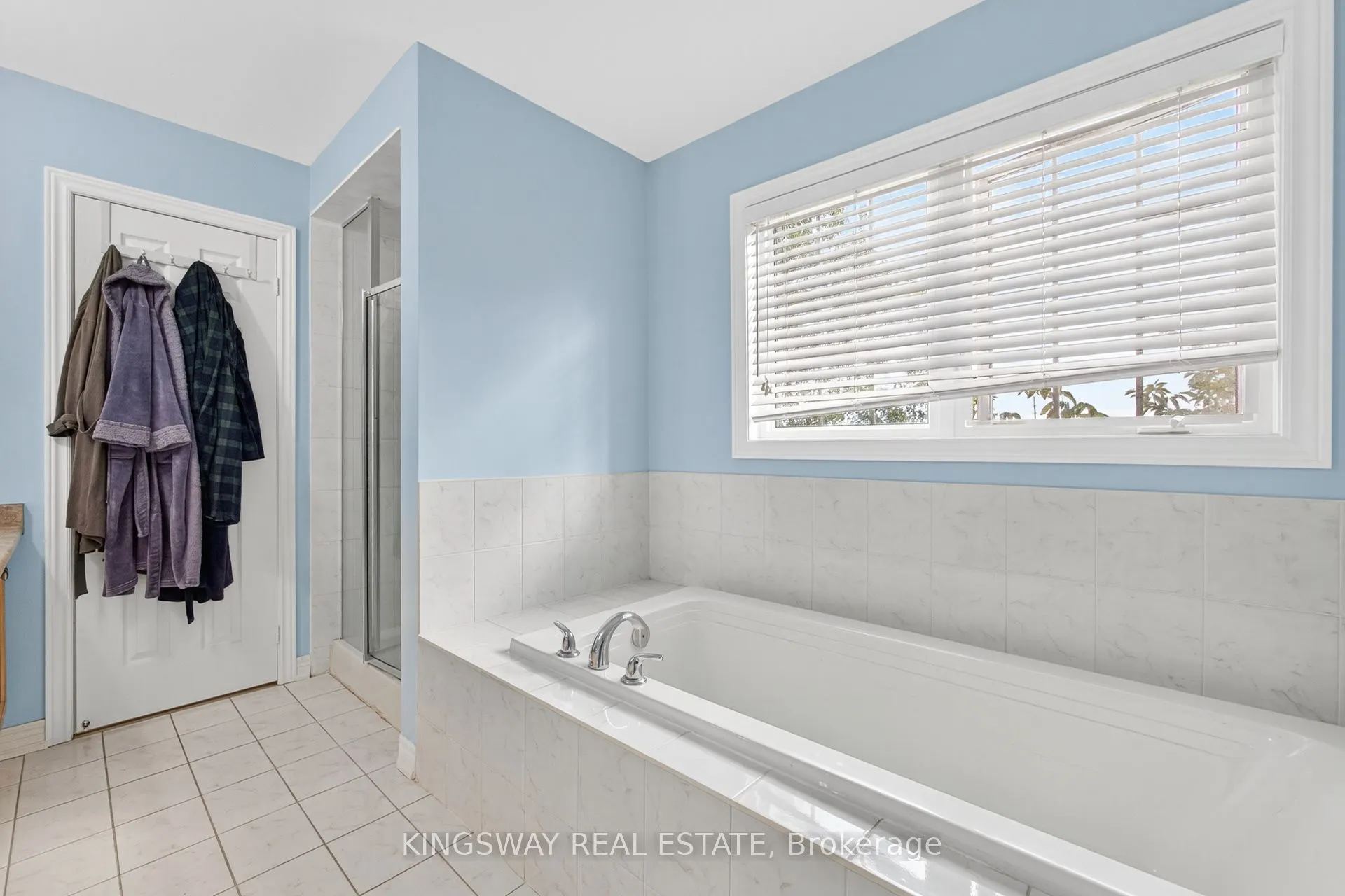 284 Holmes Crescent