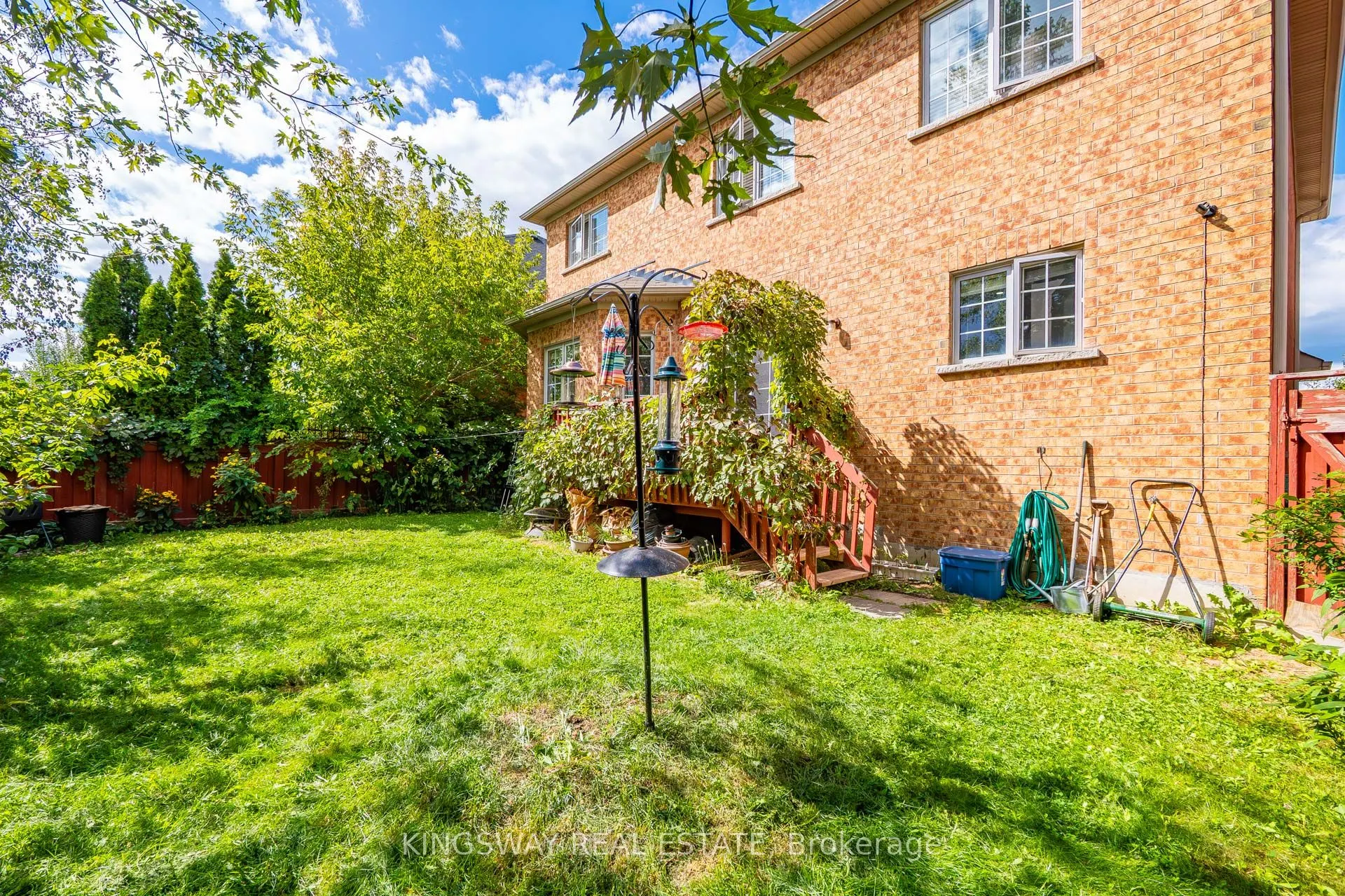 284 Holmes Crescent