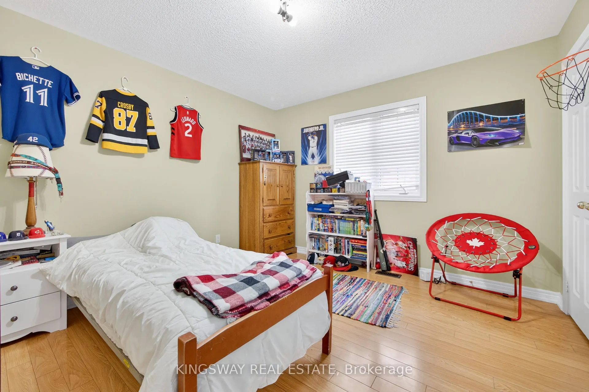 284 Holmes Crescent