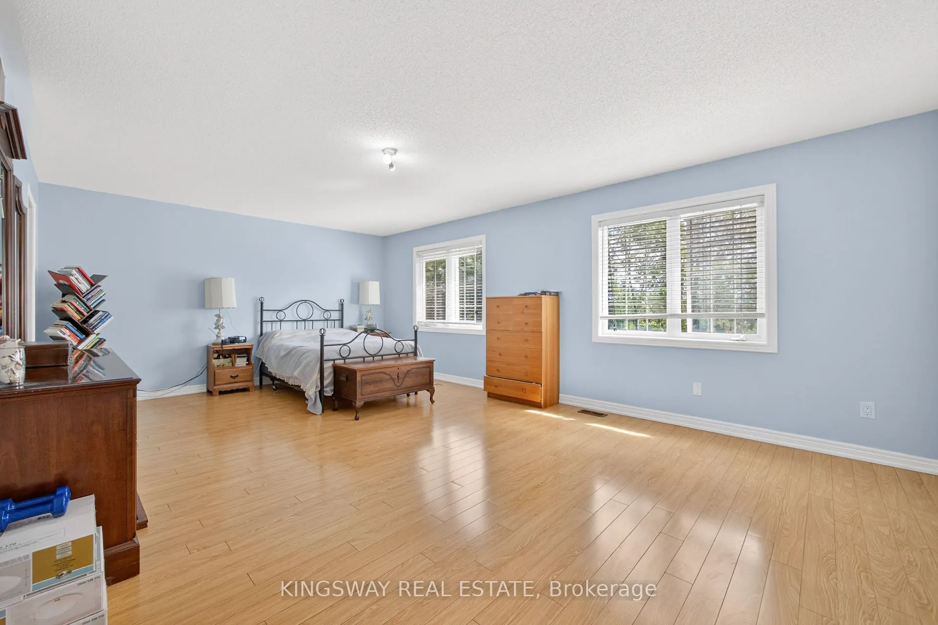284 Holmes Crescent
