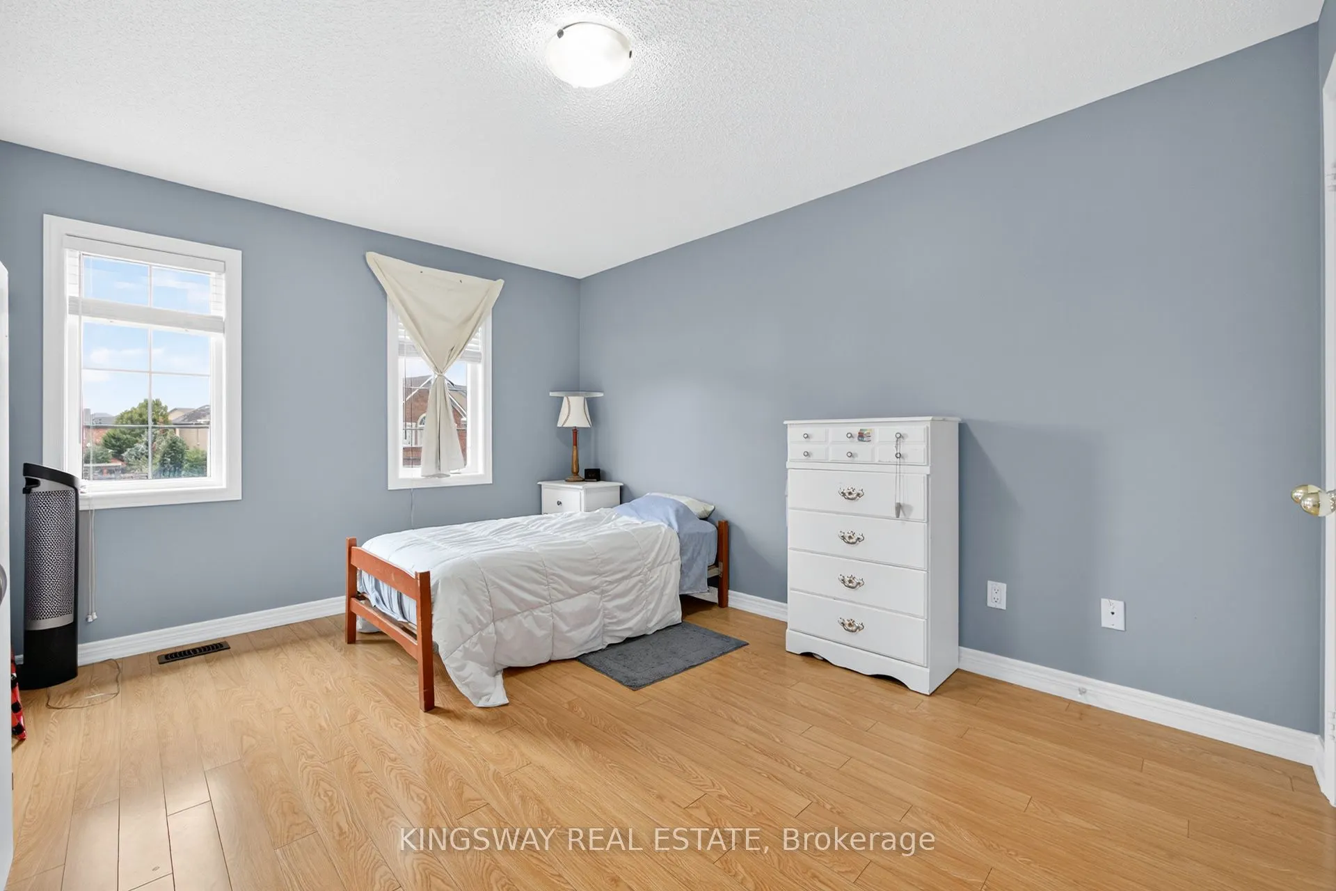284 Holmes Crescent