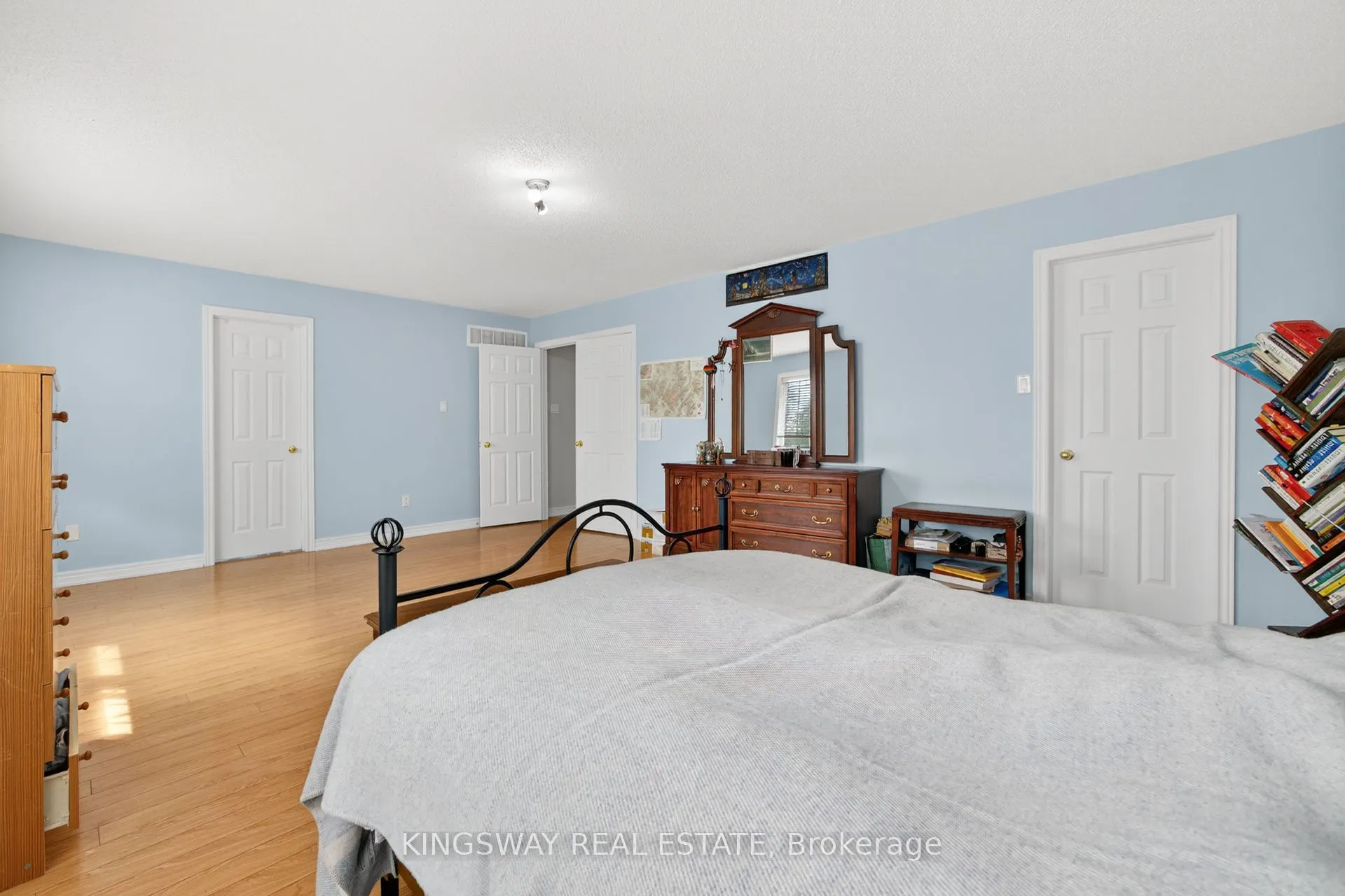 284 Holmes Crescent
