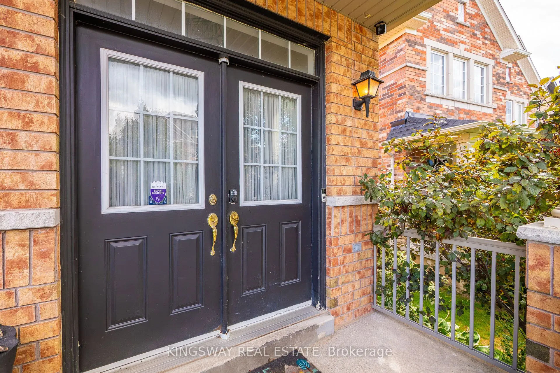 284 Holmes Crescent