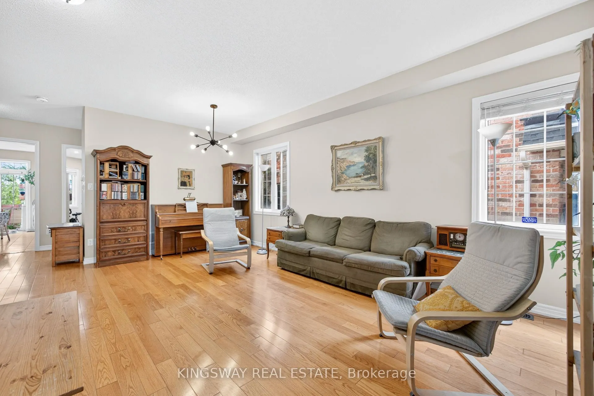 284 Holmes Crescent