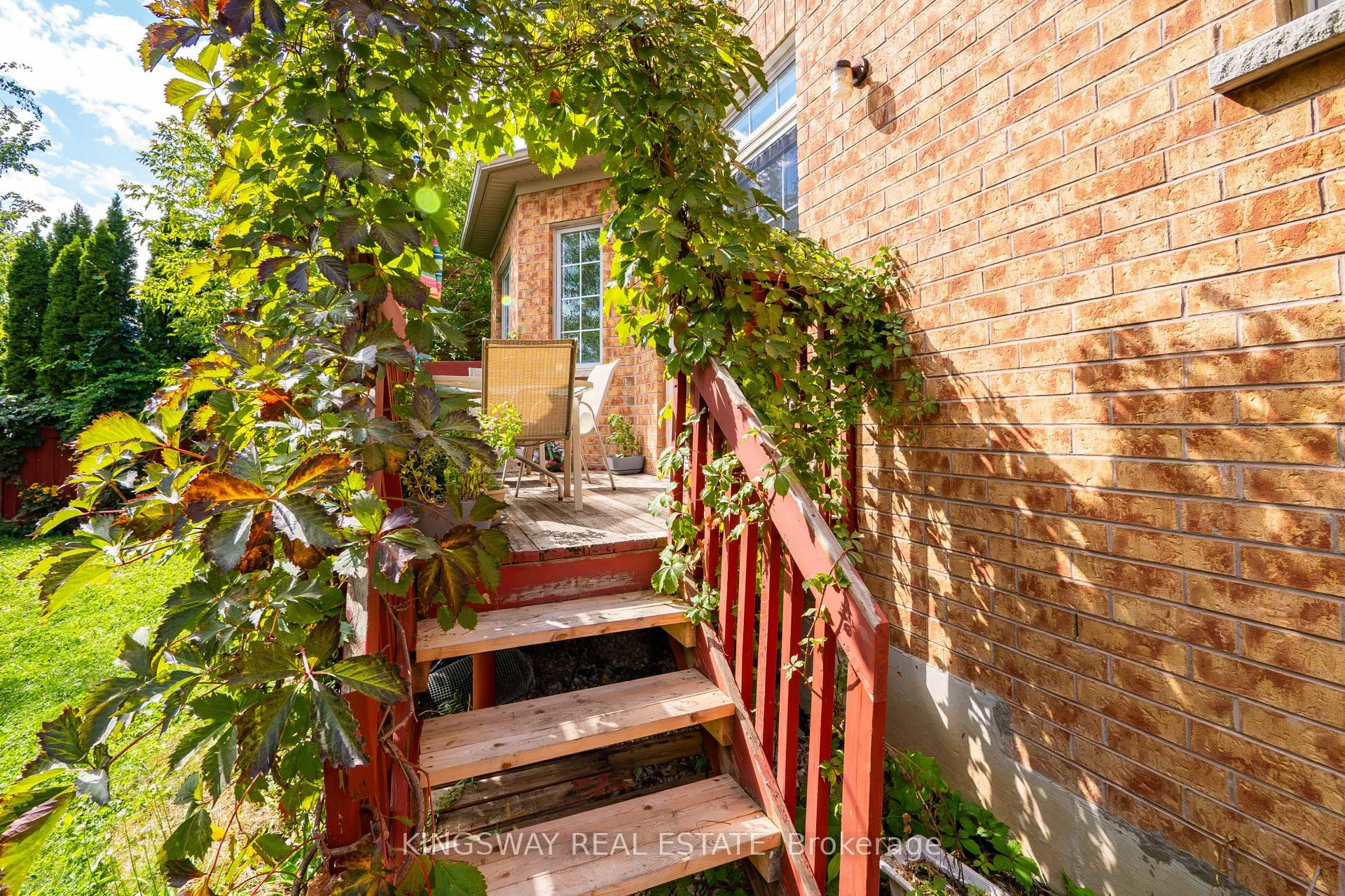 284 Holmes Crescent