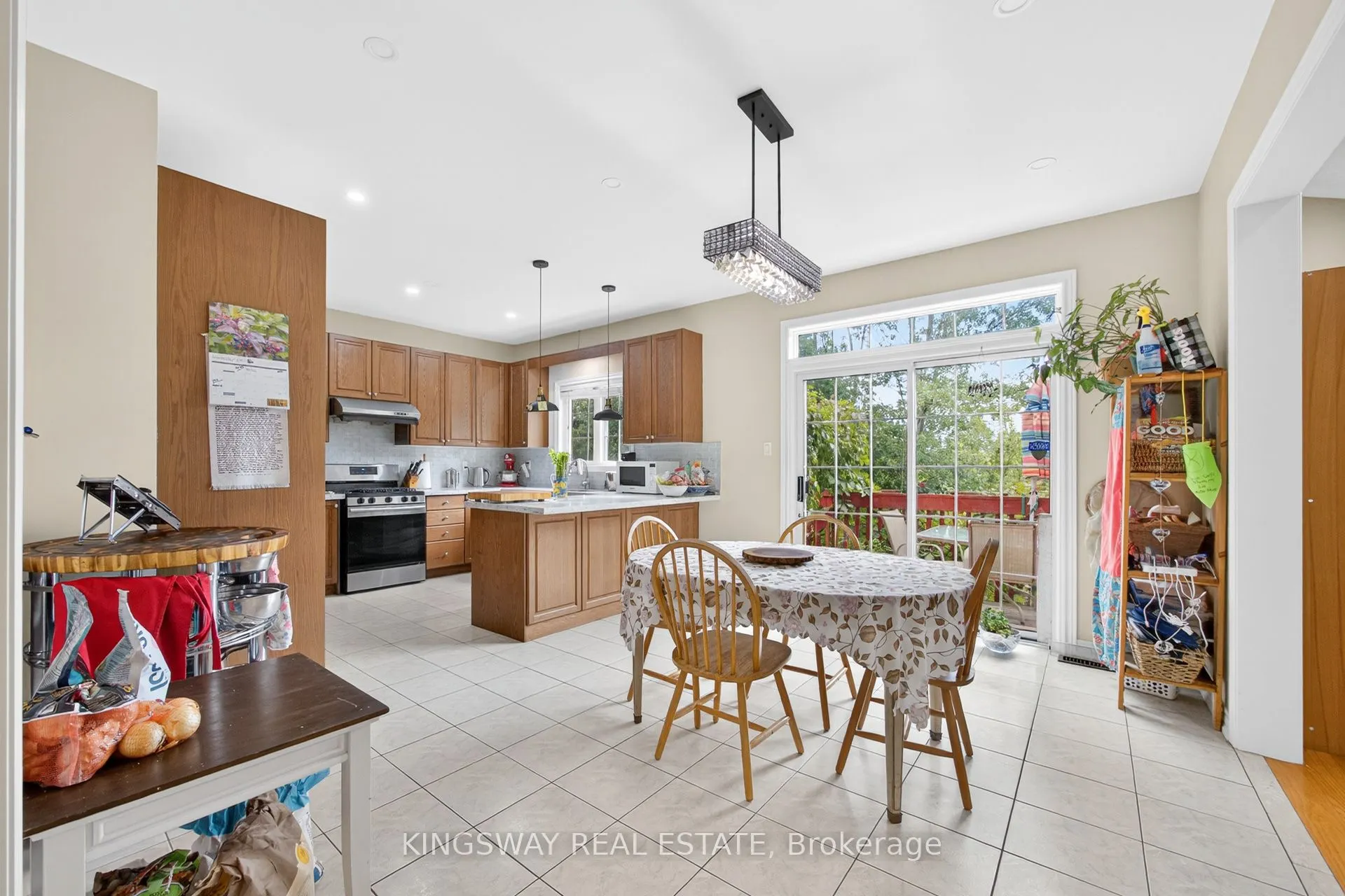 284 Holmes Crescent