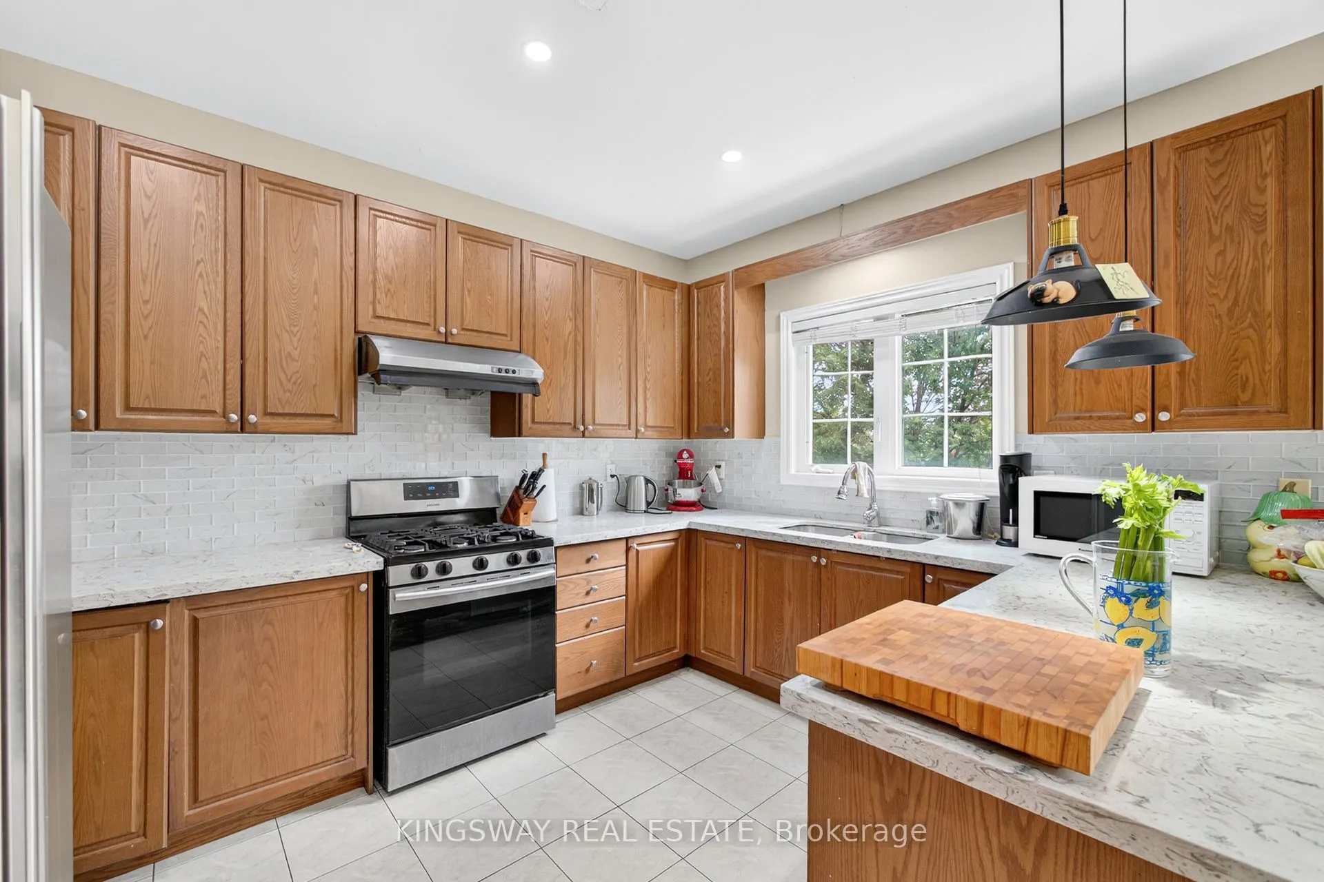 284 Holmes Crescent