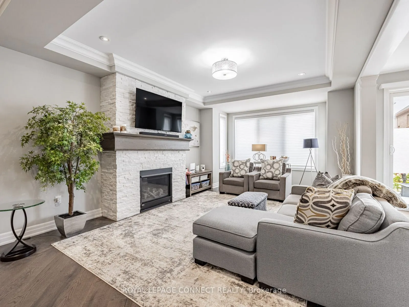 3302 Mintwood Circle