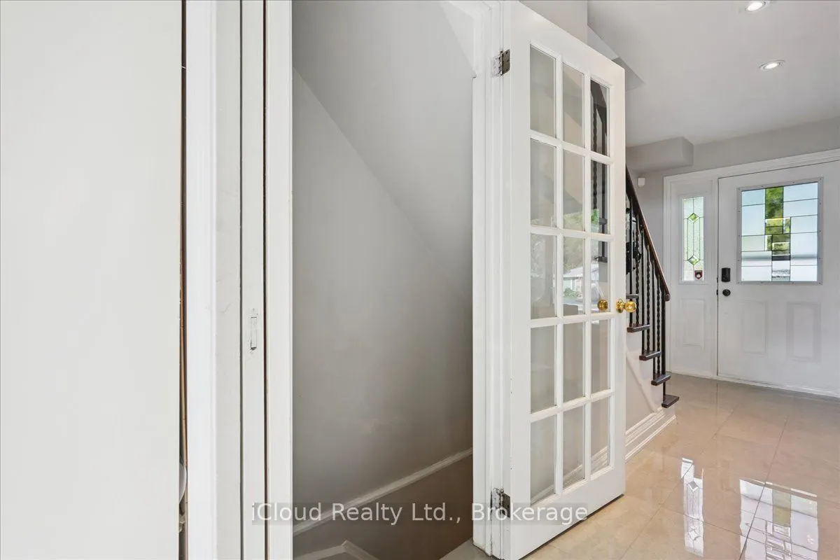 2224 Thorn Lodge Drive