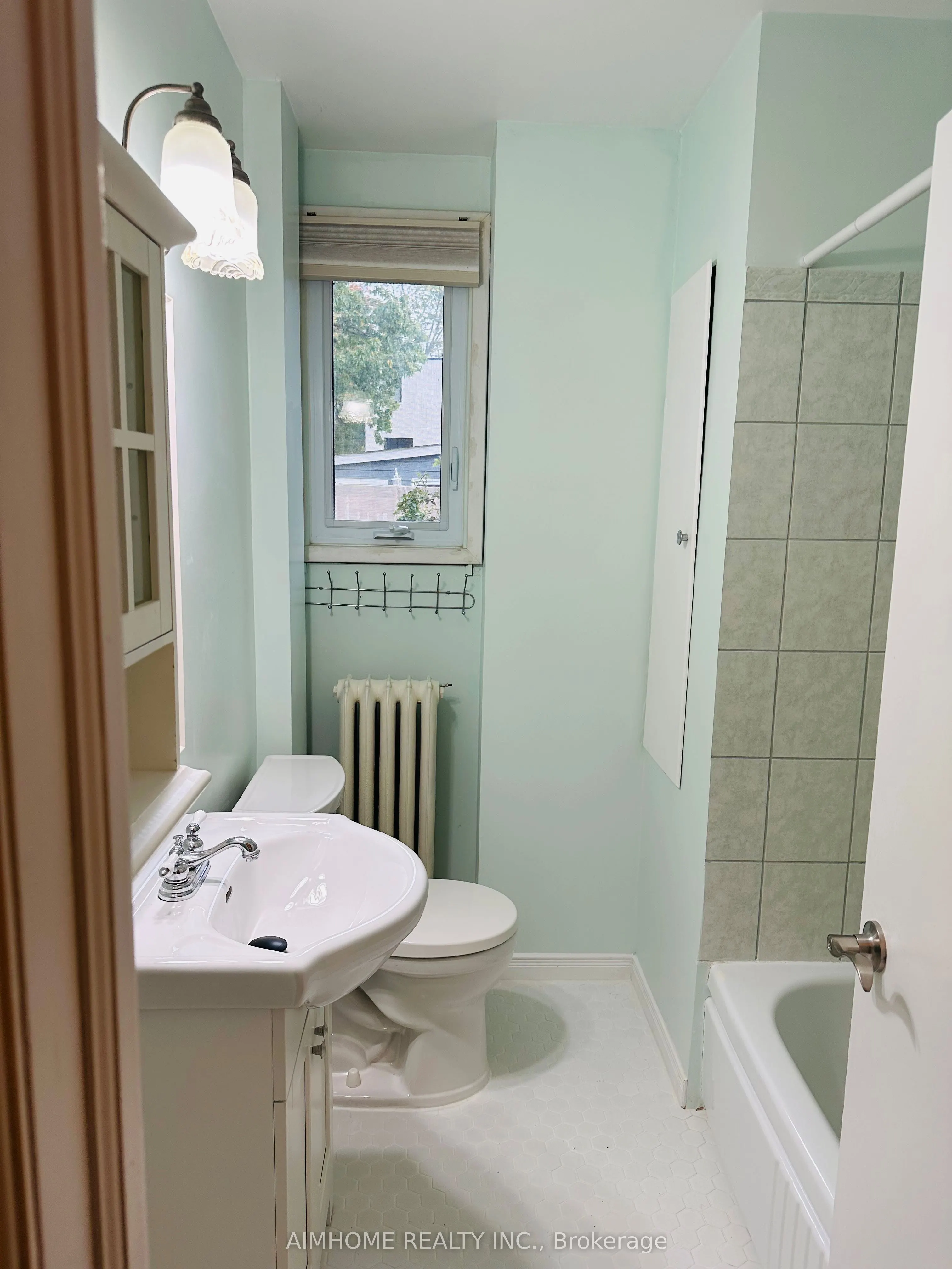 883 Beechwood Avenue, #MainLower