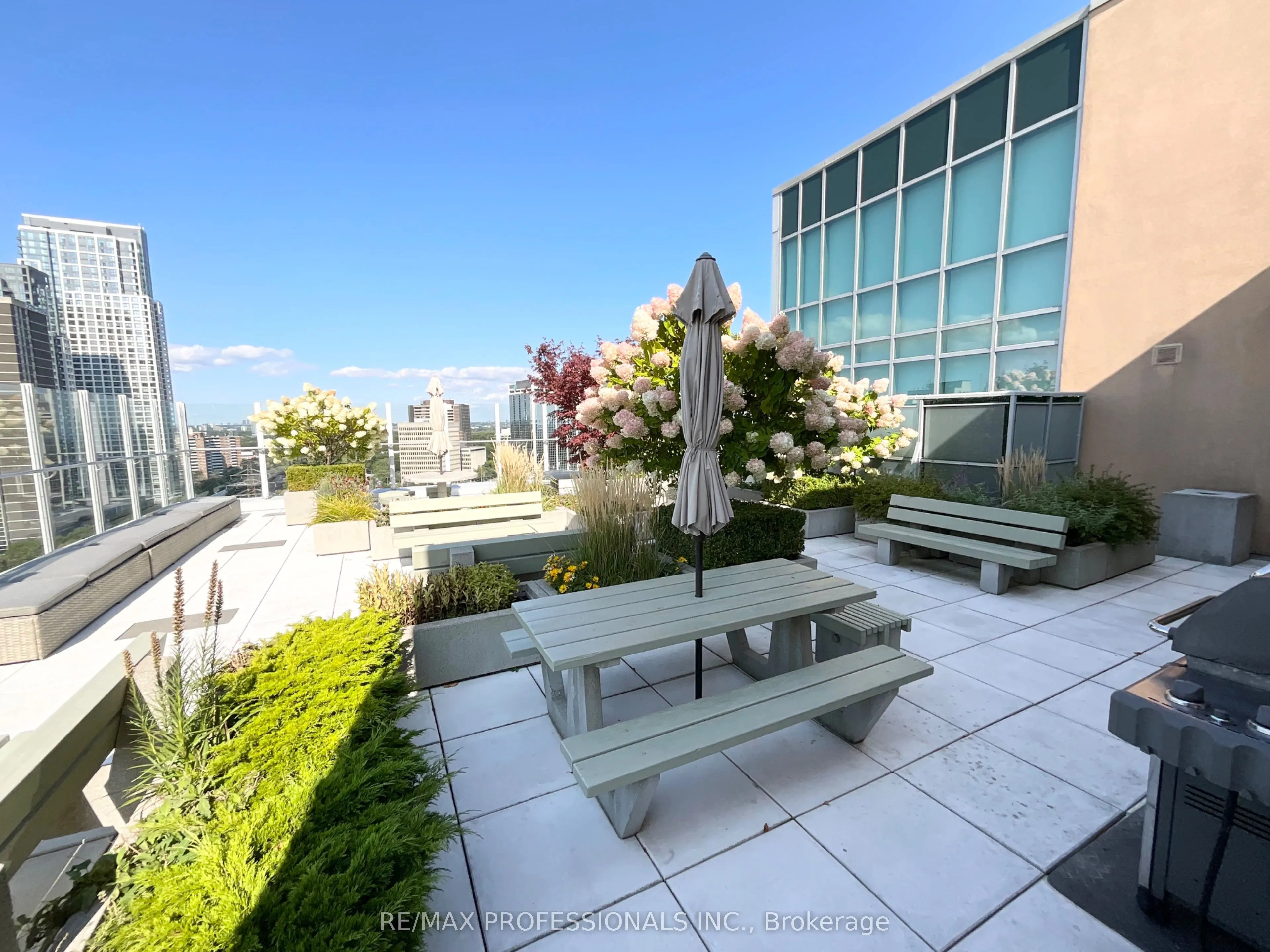 2 Fieldway Road, #1208