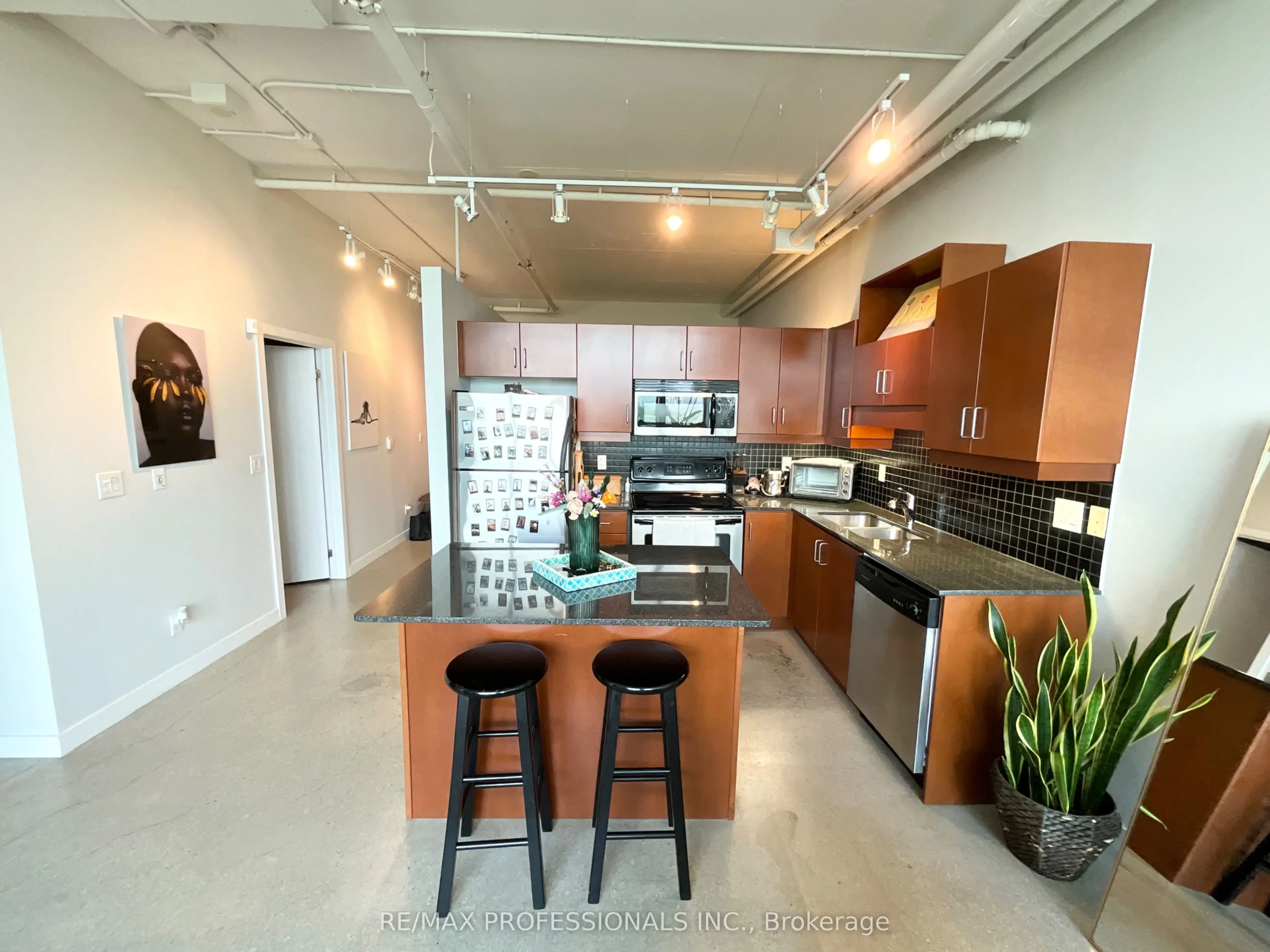 2 Fieldway Road, #1208
