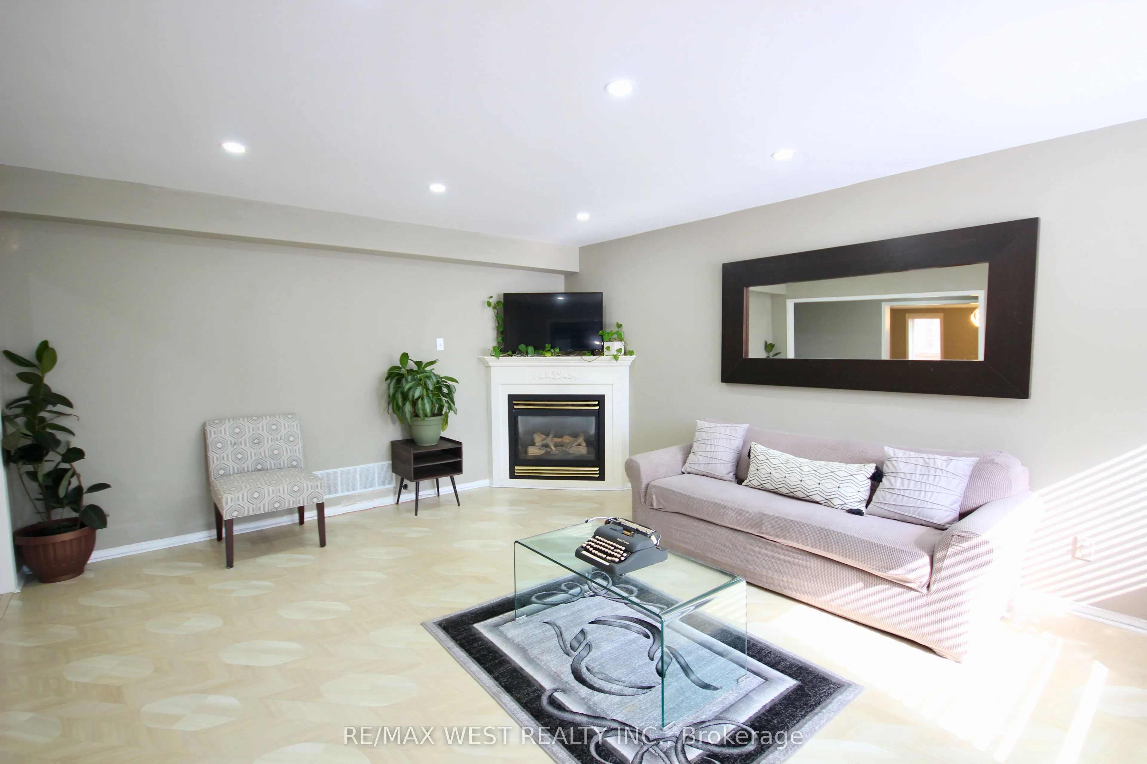 7374 Black Walnut Trail