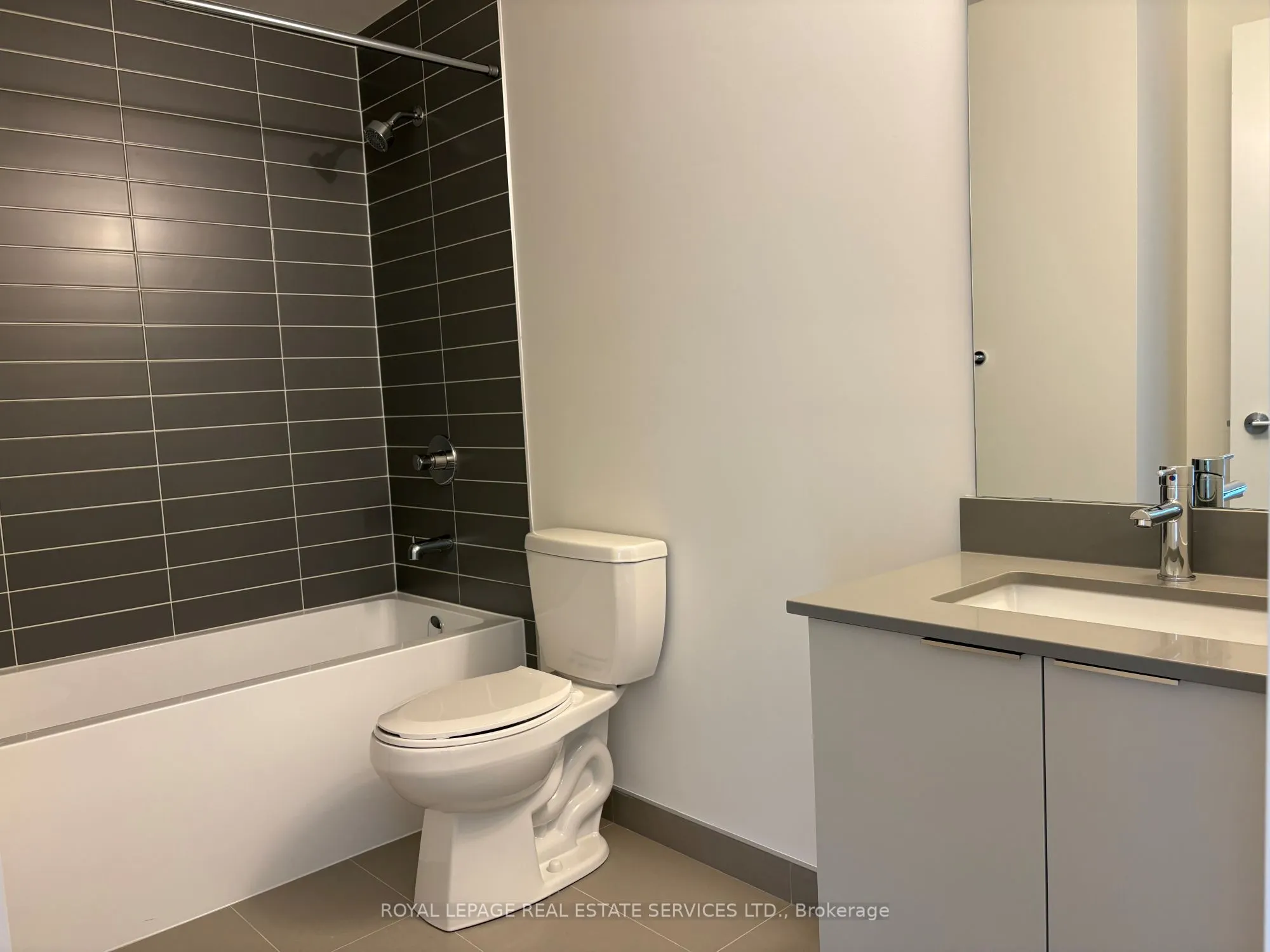 3079 Trafalgar Road, #1111