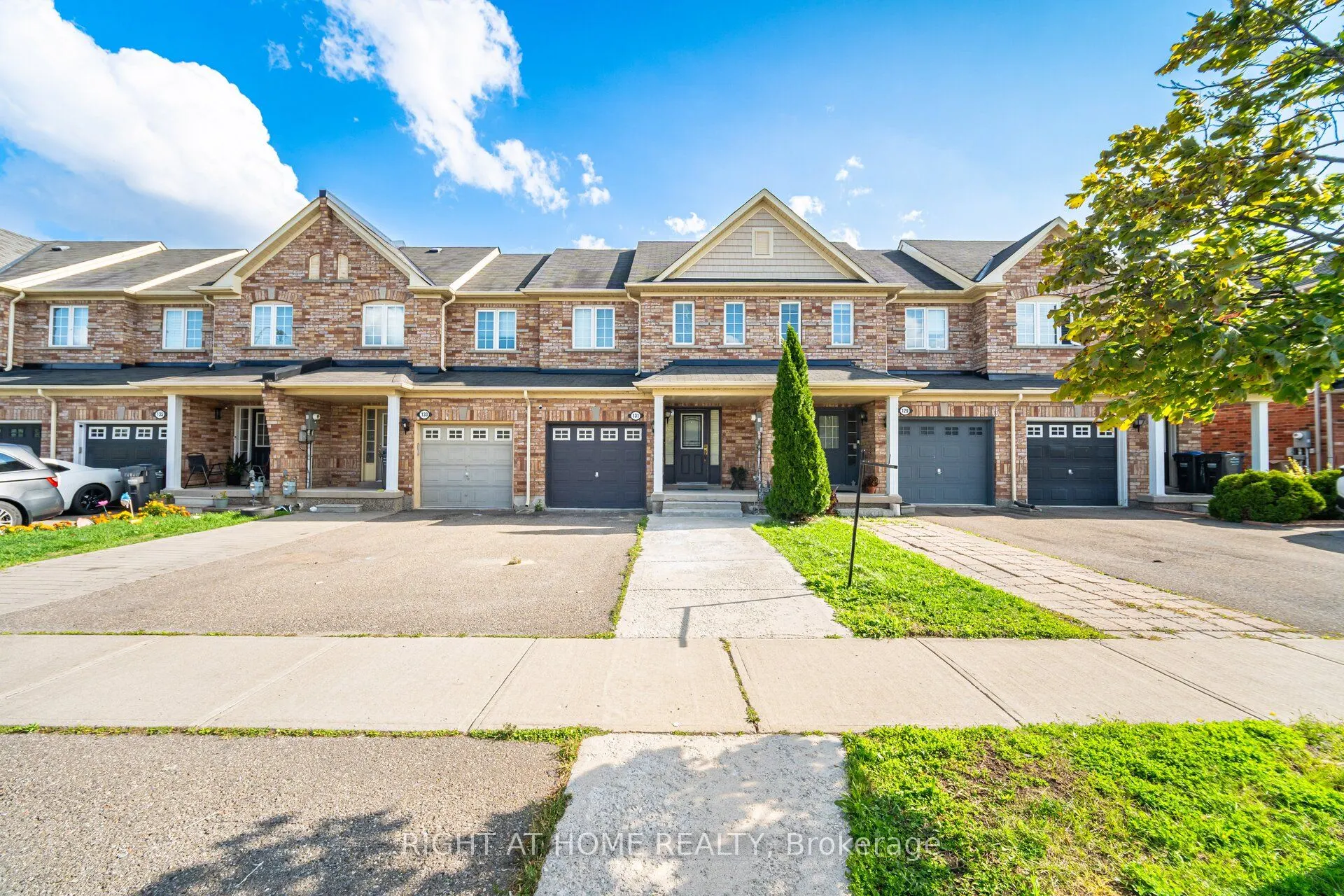 131 Crystal Glen Crescent