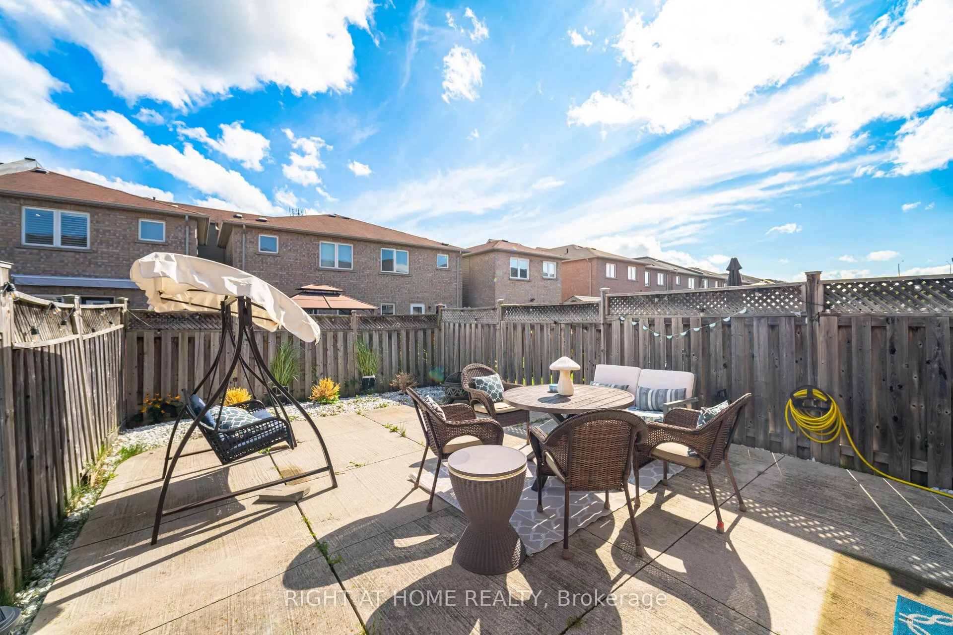 131 Crystal Glen Crescent