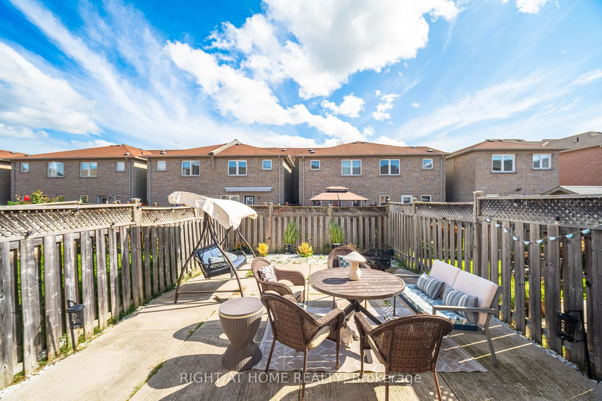 131 Crystal Glen Crescent