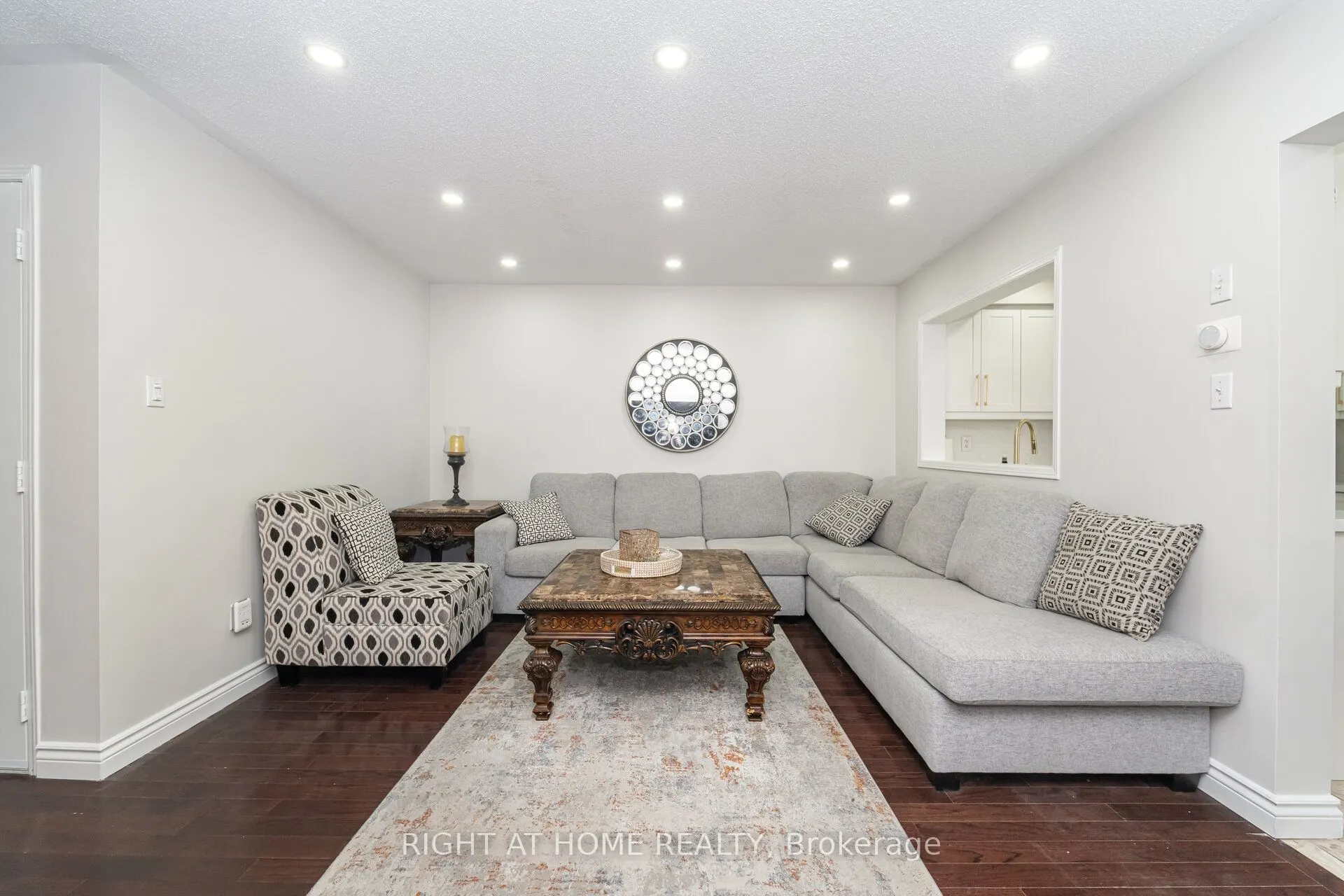 131 Crystal Glen Crescent