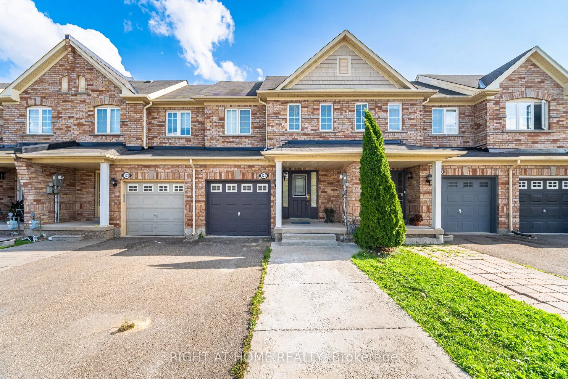 131 Crystal Glen Crescent