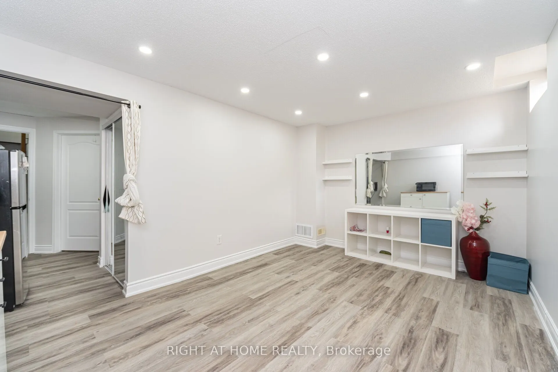 131 Crystal Glen Crescent
