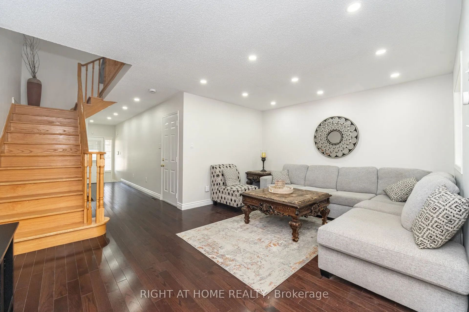 131 Crystal Glen Crescent