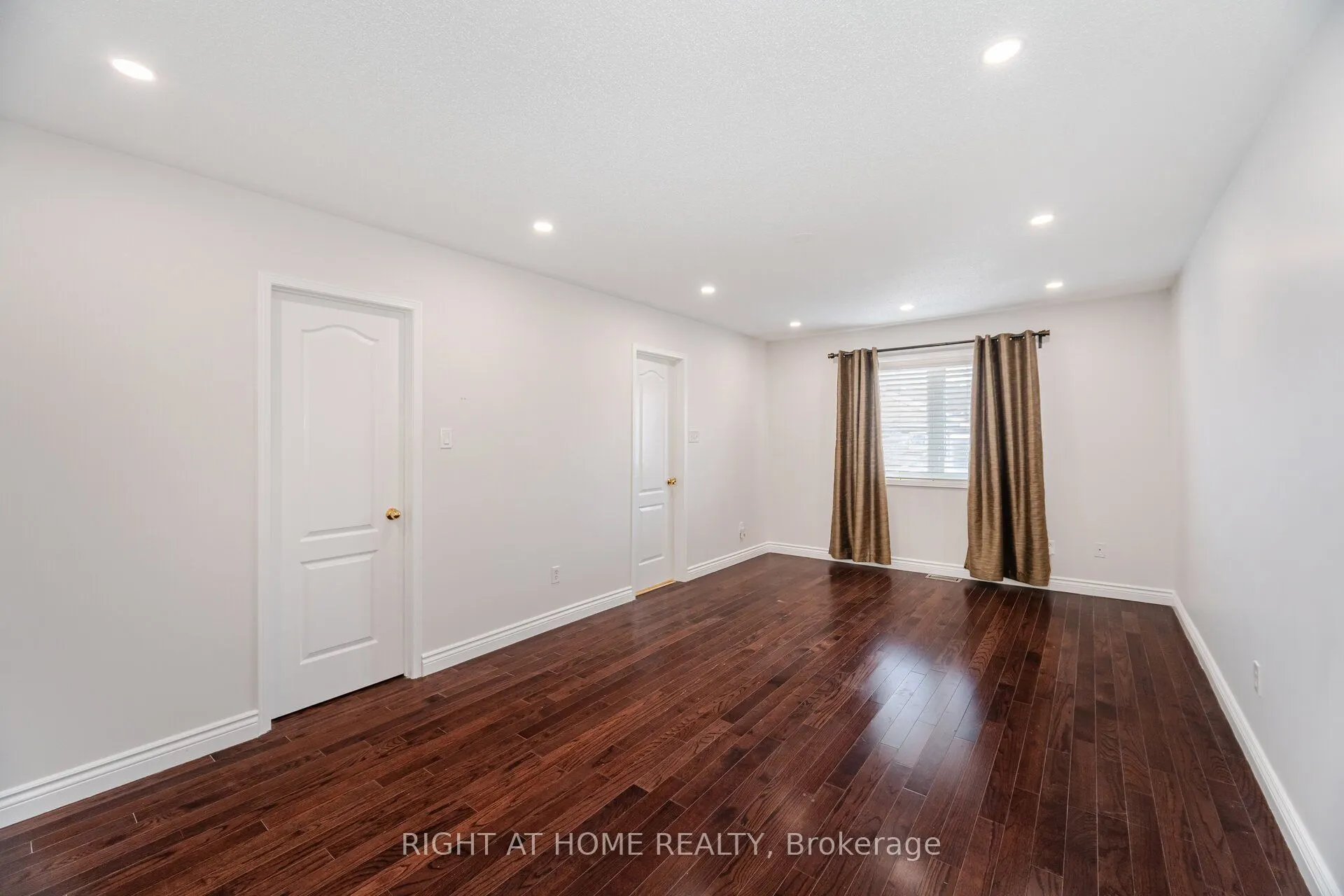 131 Crystal Glen Crescent